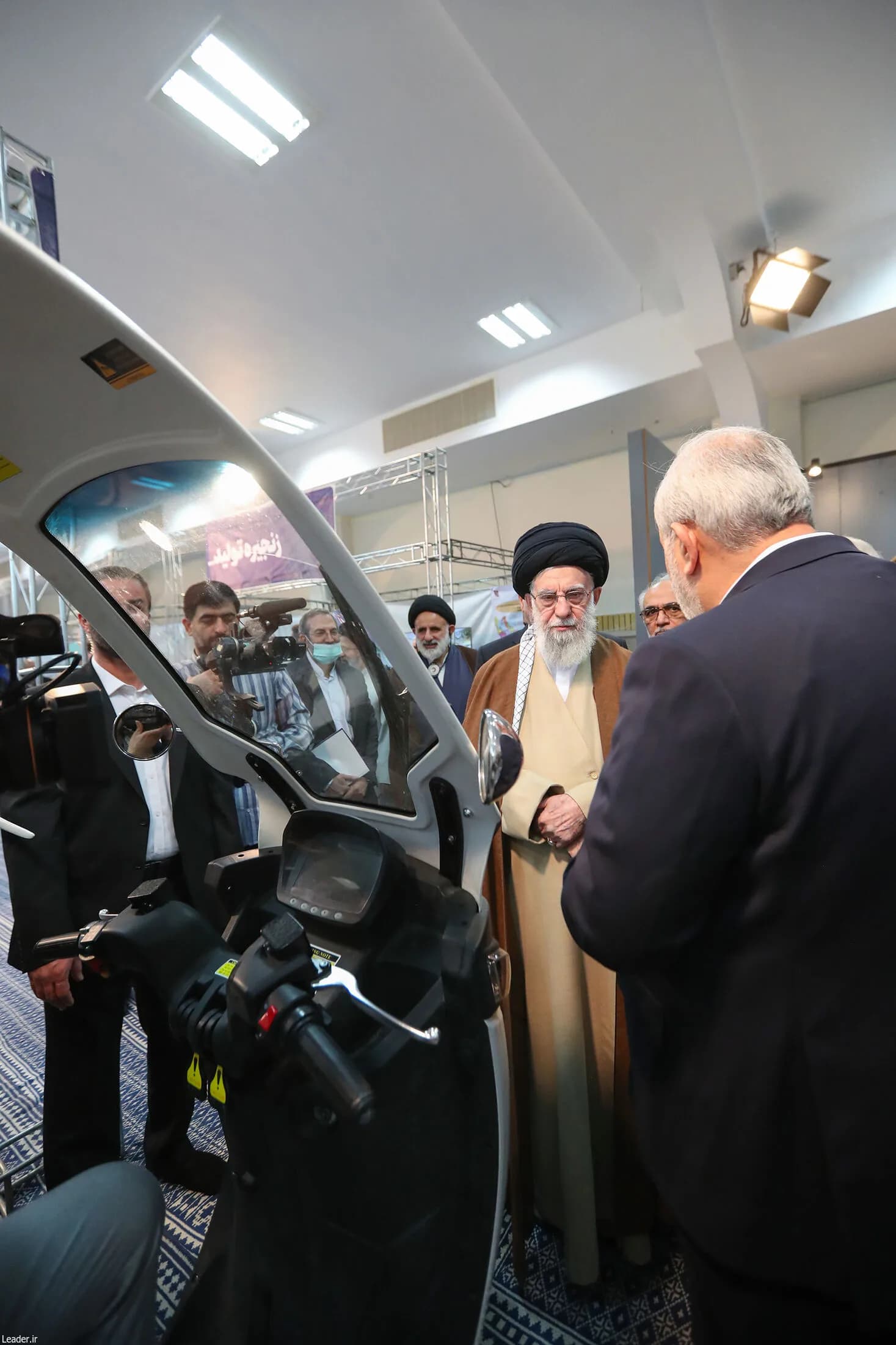 بازدید رهبر انقلاب از نمایشگاه توانمندی‌های تولید داخلی +تصاویر — تصویر 21