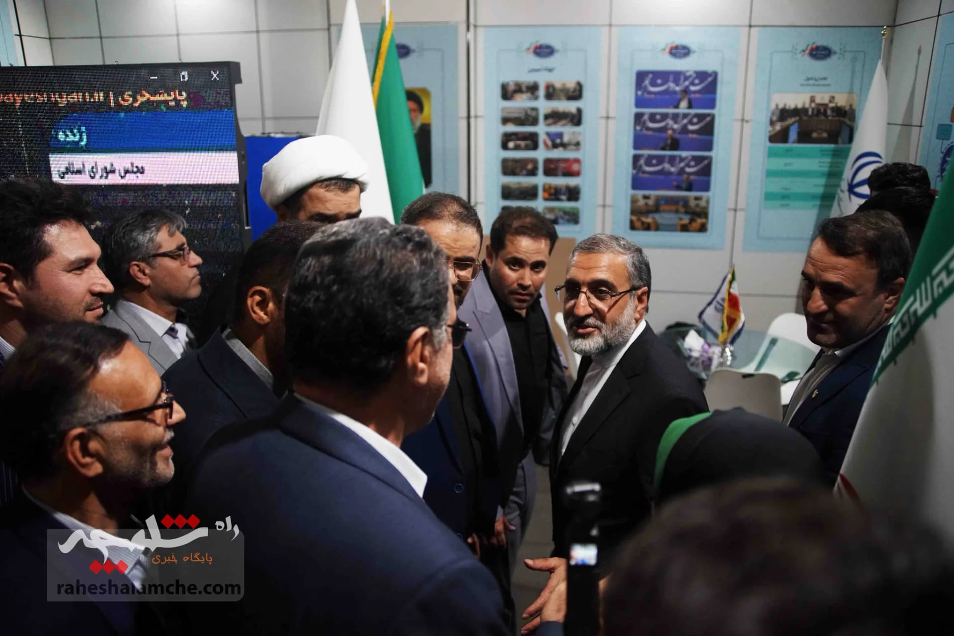 بازدید رئیس دفتر رئیس‌جمهور از غرفه معاونت ریاست جمهوری در امور مجلس +تصاویر — تصویر 47