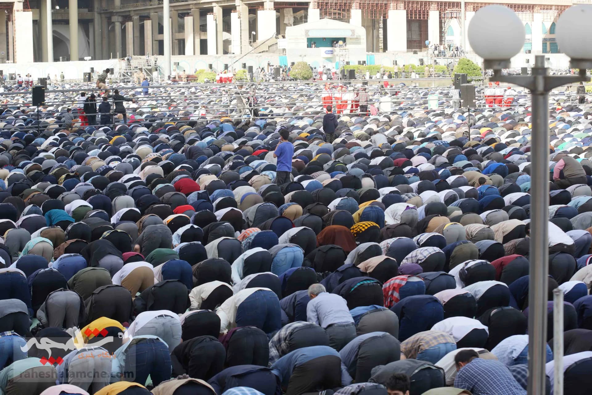 تصاویر اختصاصی راه شلمچه از بزرگترین نماز عید فطر در مصلی تهران — تصویر 37