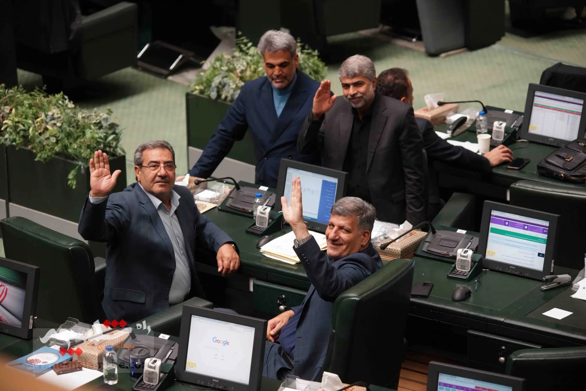 خبرنگاران در مجلس شورای اسلامی(یکشنبه 15 مرداد) +تصاویر — تصویر 22