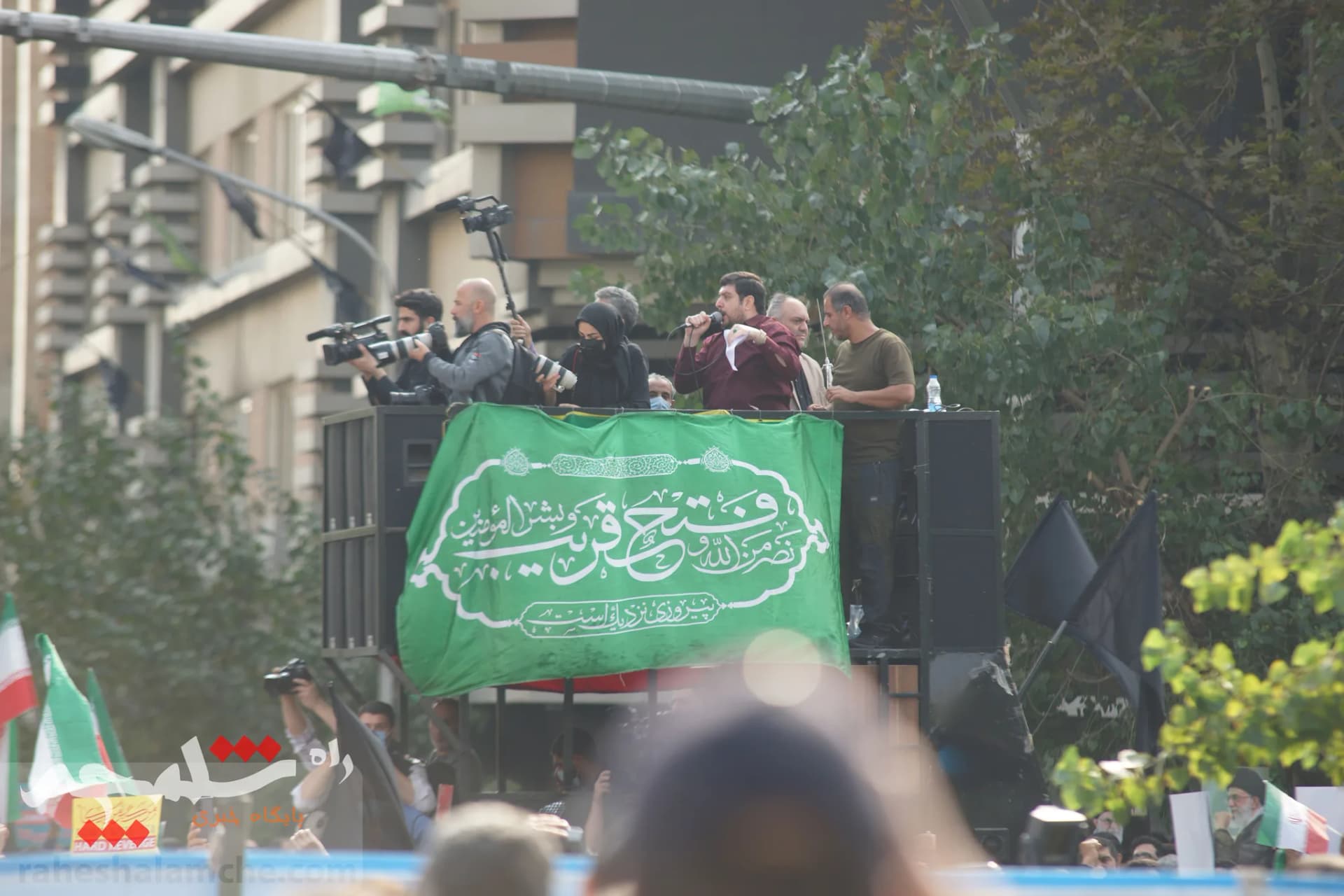 راهپیمایی عظیم تهرانیها با شعار؛ «سپاه انقلابی، انتقام انتقام» +تصاویر — تصویر 2