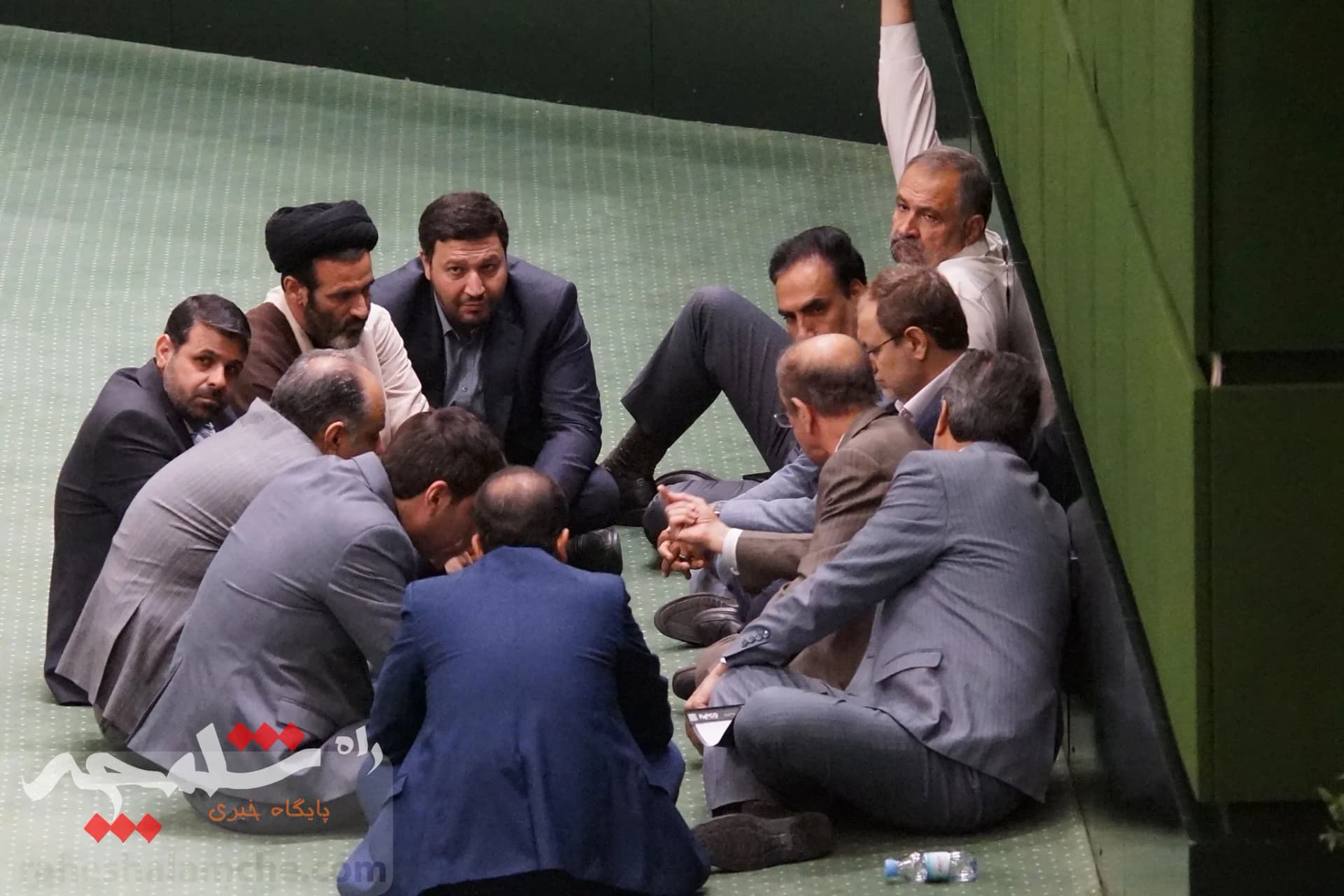 روز یکشنبه صحن علنی مجلس چه گذشت؟ +تصاویر — تصویر 32