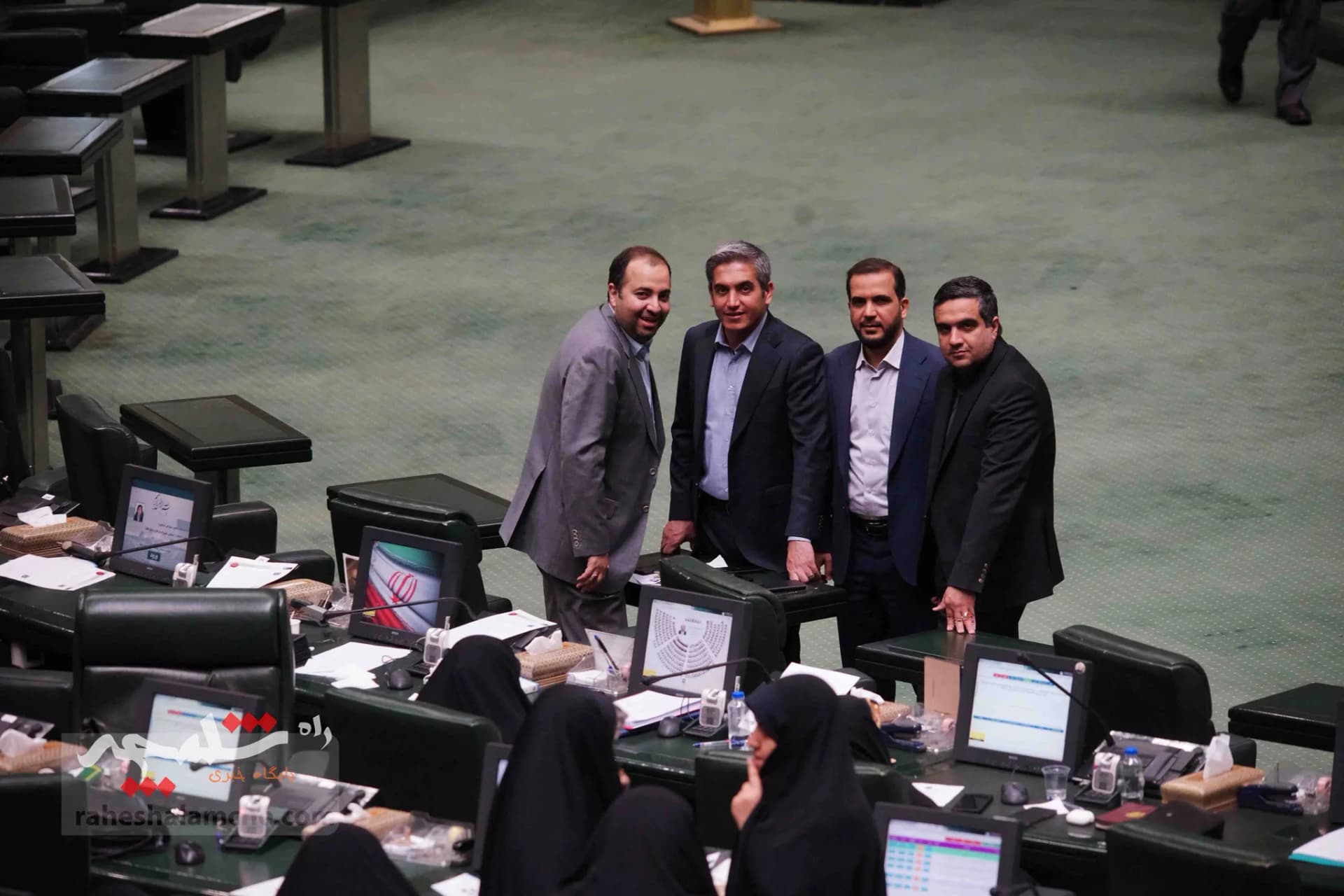 صحن علنی امروز مجلس پس از پاسخ موشکی ایران به اسرائیل +تصاویر — تصویر 44