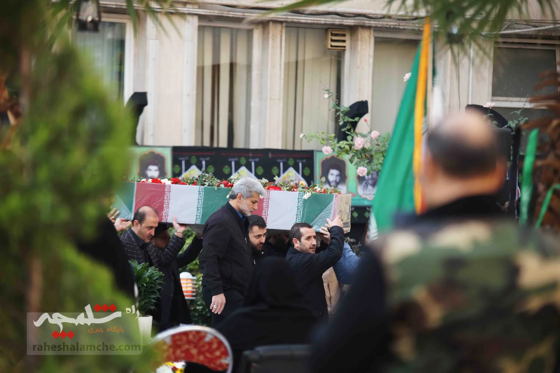 گزارش تصویری تشییع و خاکسپاری شهید گمنام در وزارت فرهنگ و ارشاد اسلامی — تصویر 27