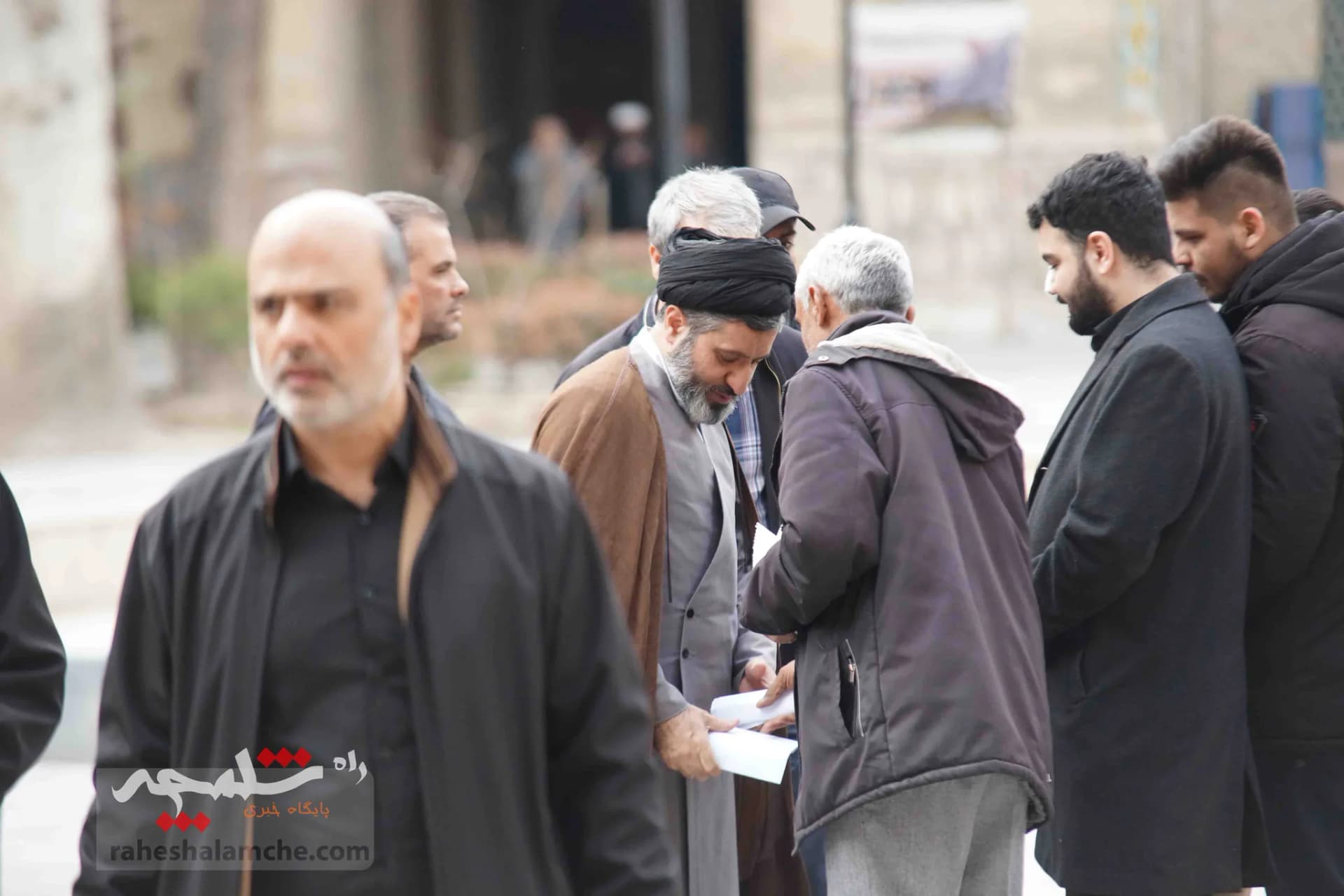 همه شخصیتهایی که در مراسم ترحیم آیتالله امام کاشانی حضور داشتند +تصاویر — تصویر 20
