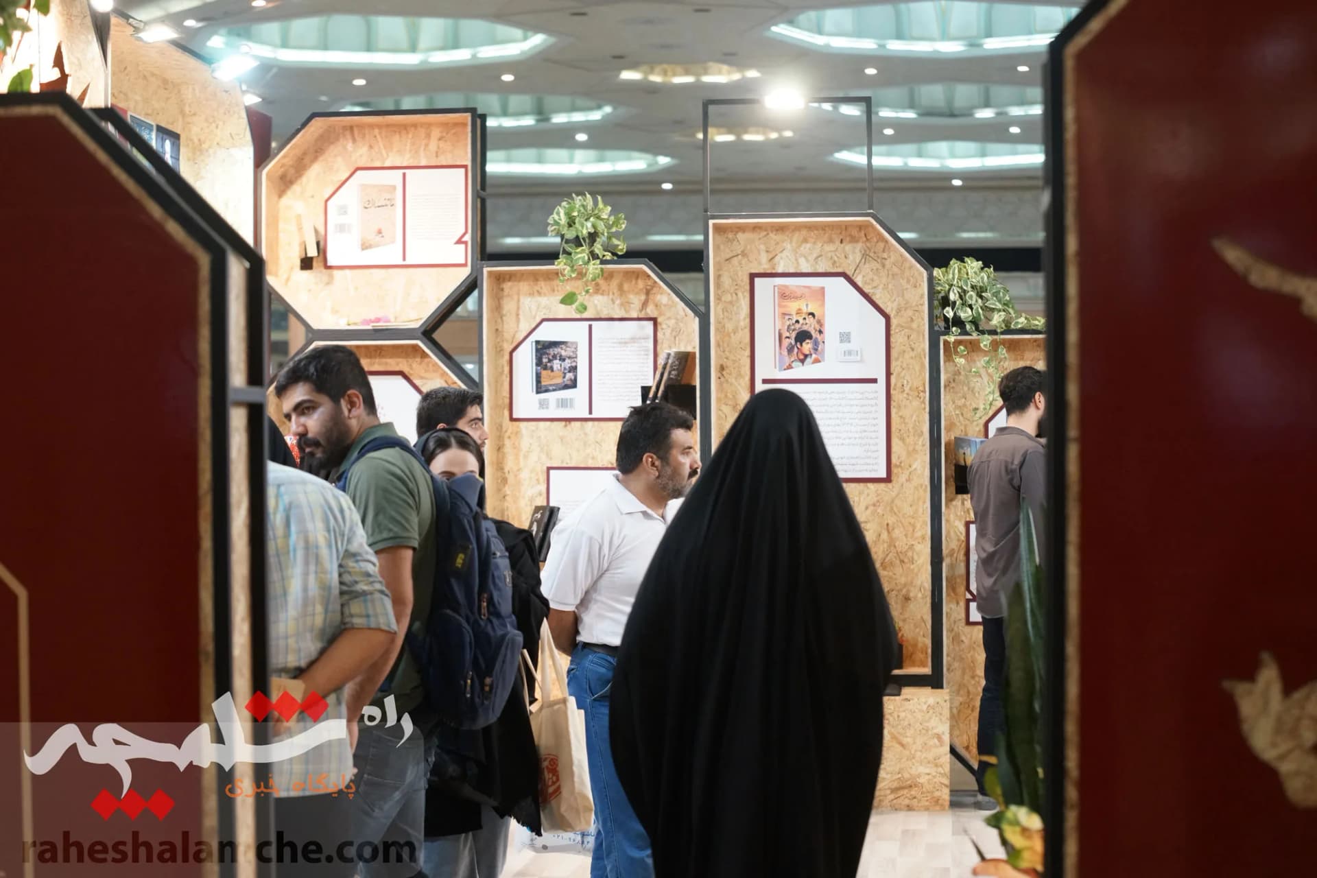 دومین روز نمایشگاه بین‌المللی کتاب برگزار شد +تصاویر — تصویر 29