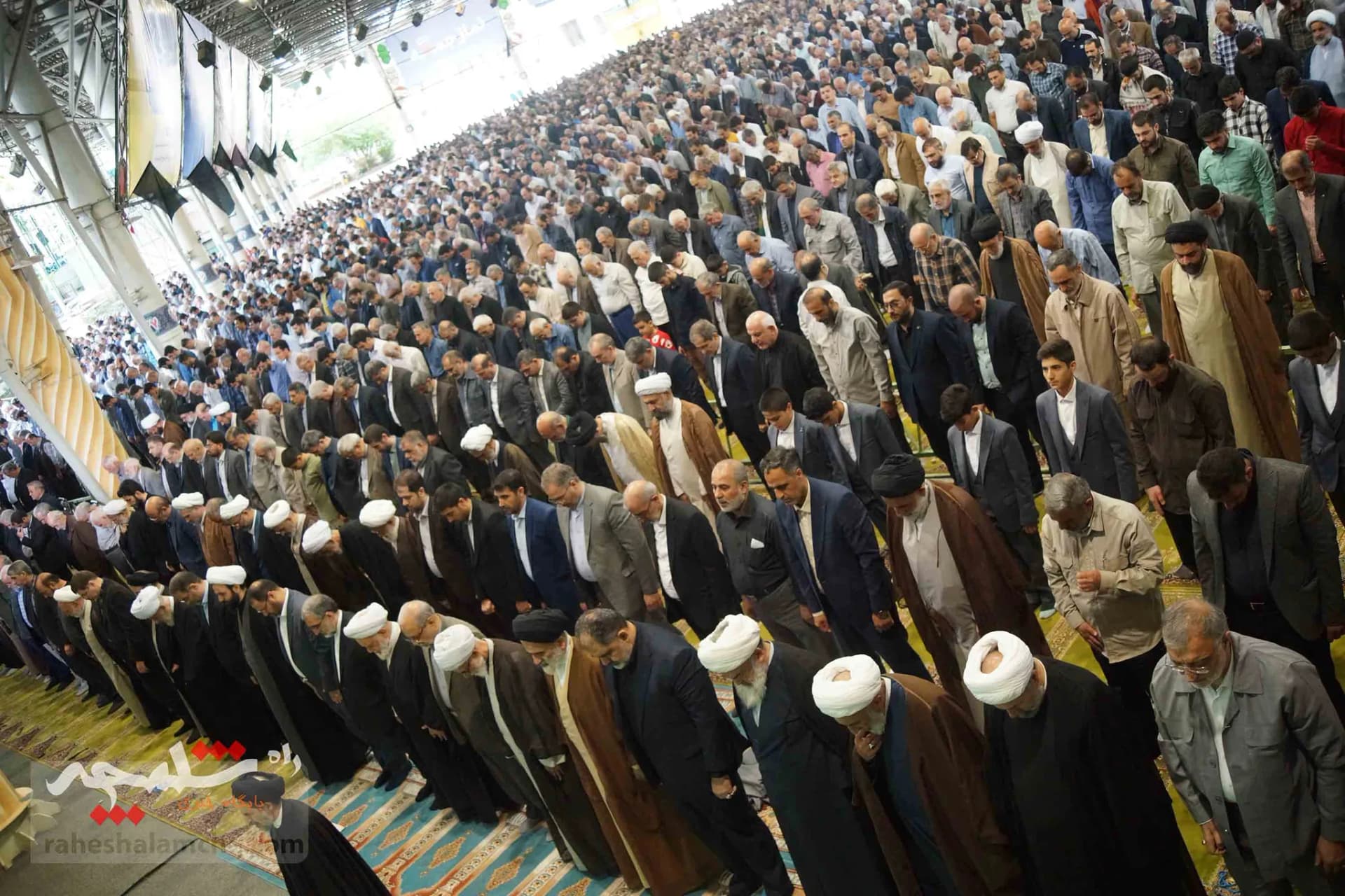 نماز جمعه این هفته تهران به امامت ابوترابی‌فرد برگزار شد +تصاویر — تصویر 56