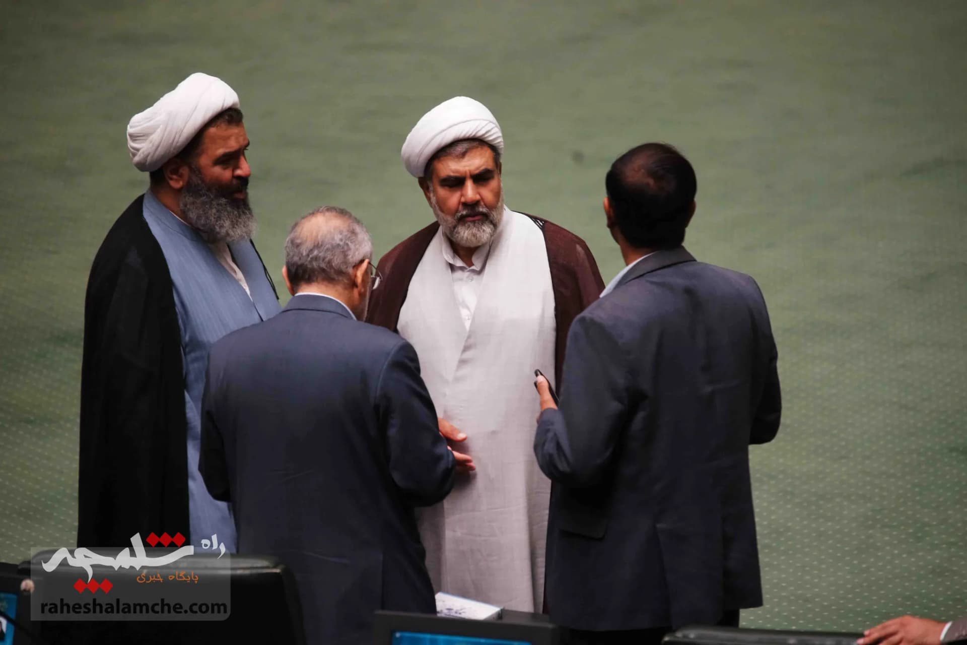صحن علنی امروز مجلس پس از پاسخ موشکی ایران به اسرائیل +تصاویر — تصویر 18