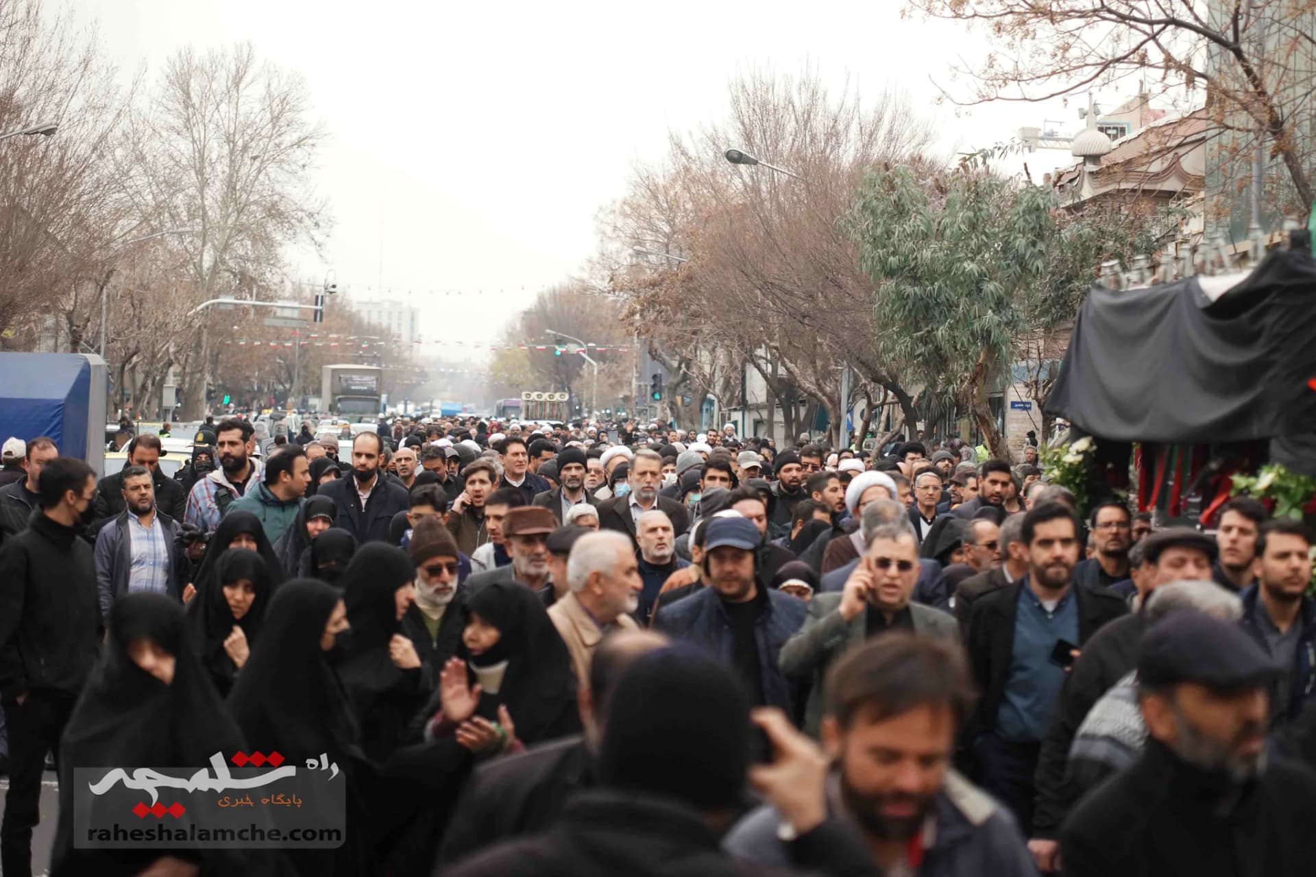 تشییع پیکر آیتالله امامی کاشانی +تصاویر — تصویر 41