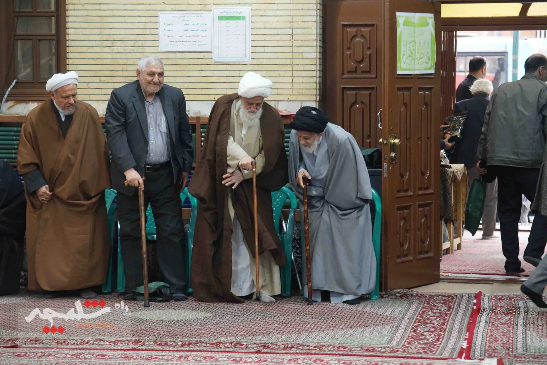 چه کسانی در مراسم ختم مرحوم سیدمهدی طالقانی حضور داشتند؟ +تصاویر — تصویر 36