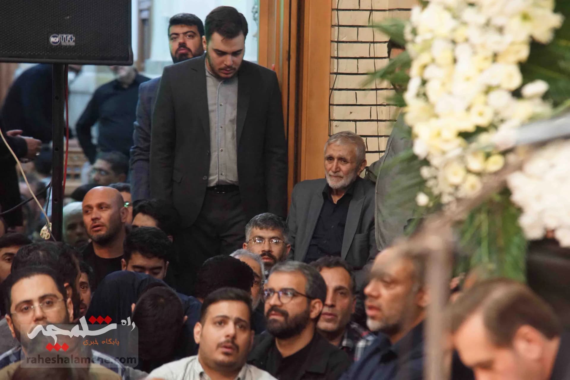 چه کسانی در مراسم گرامی‌داشت شهدای خدمت در مسجد ارک حضور داشتند؟ +تصاویر — تصویر 46