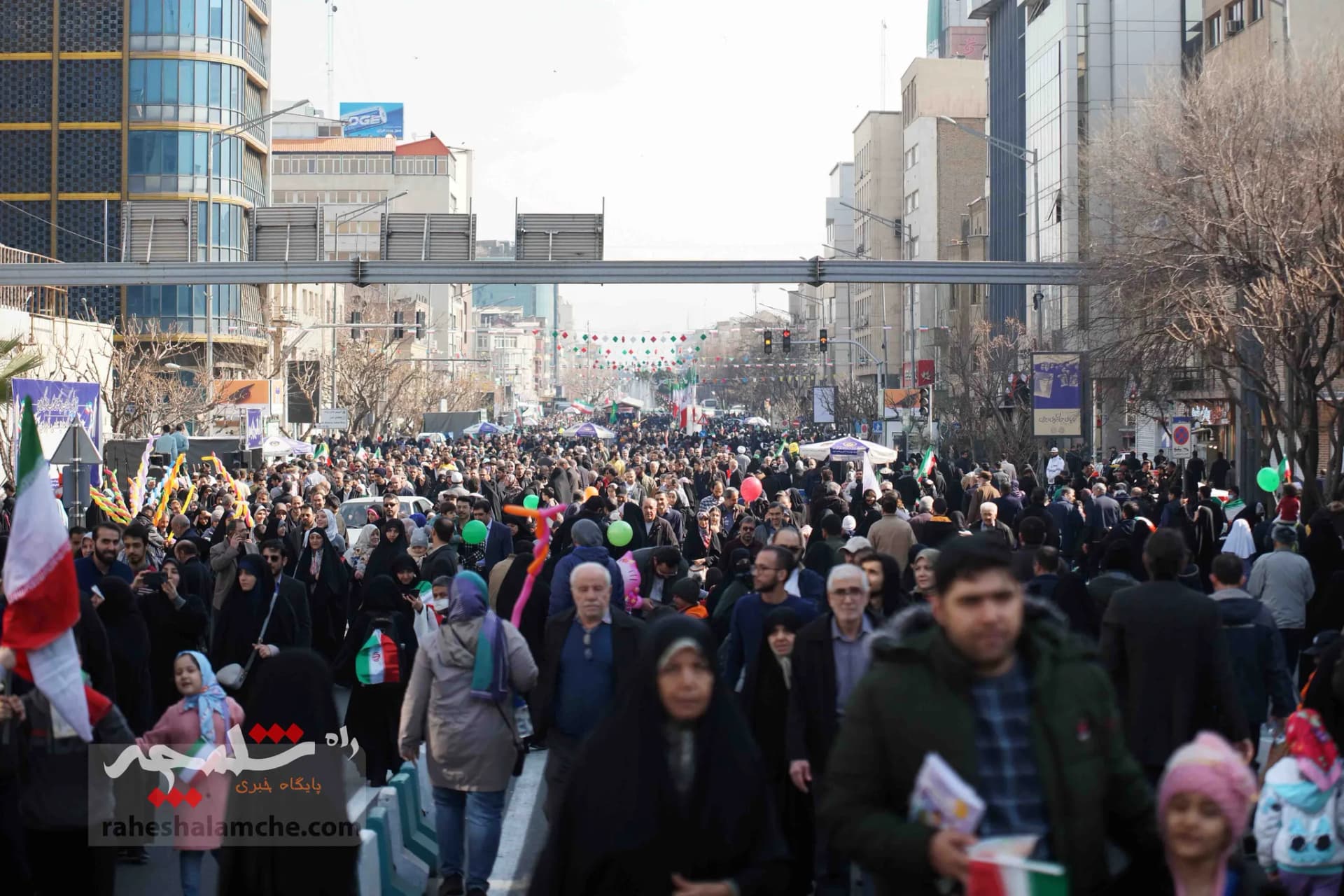 حضور بی‌نظیر مردم ایران در راهپیمایی 22 بهمن 1402 از دریچه دوربین راه شلمچه — تصویر 47