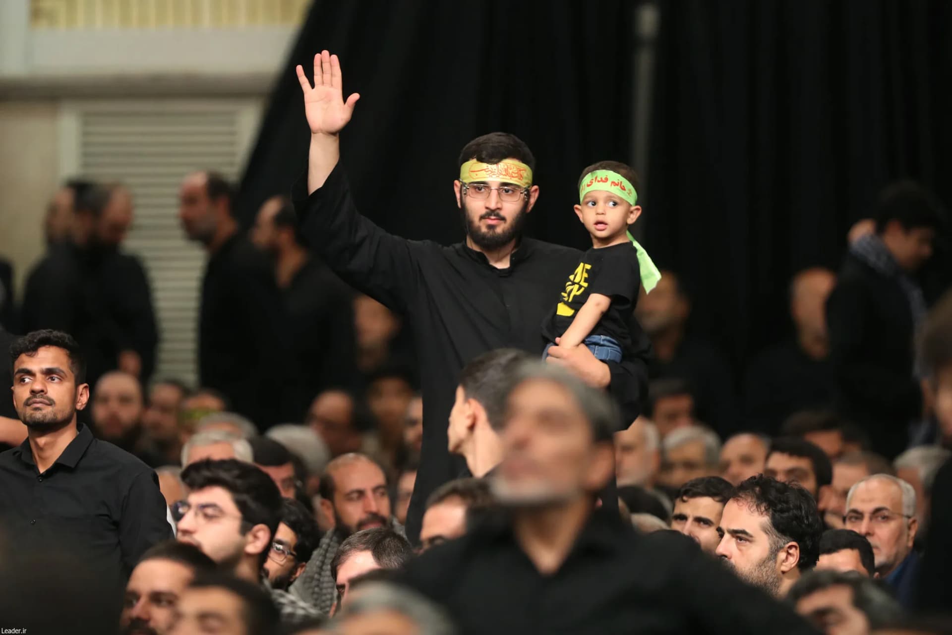 مراسم شام غریبان سیدالشهد(ع) با حضور رهبر انقلاب +تصاویر — تصویر 26