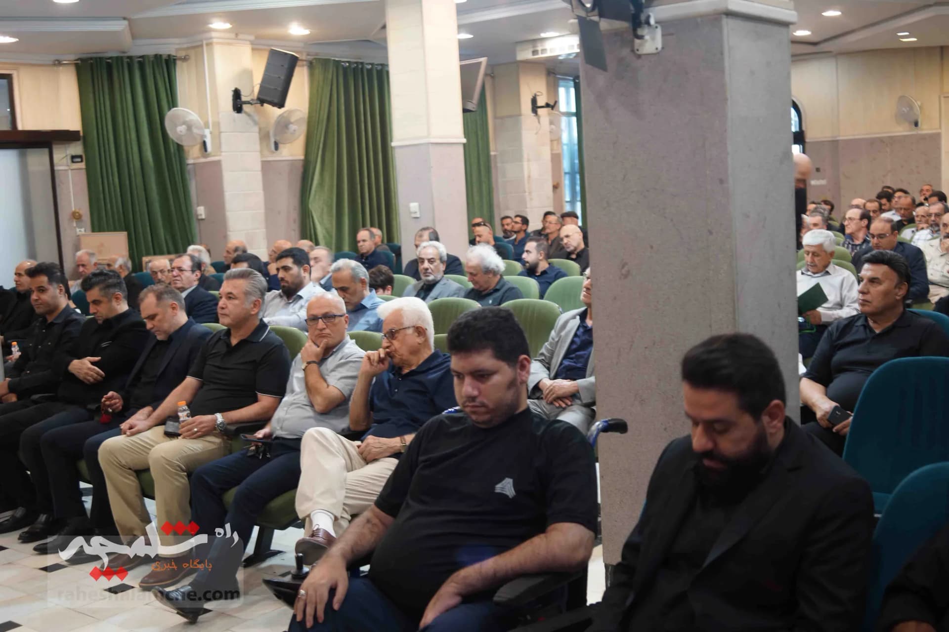 چه کسانی در مراسم ختم «سارا طاووسی» حضور داشتند؟ +تصاویر — تصویر 40
