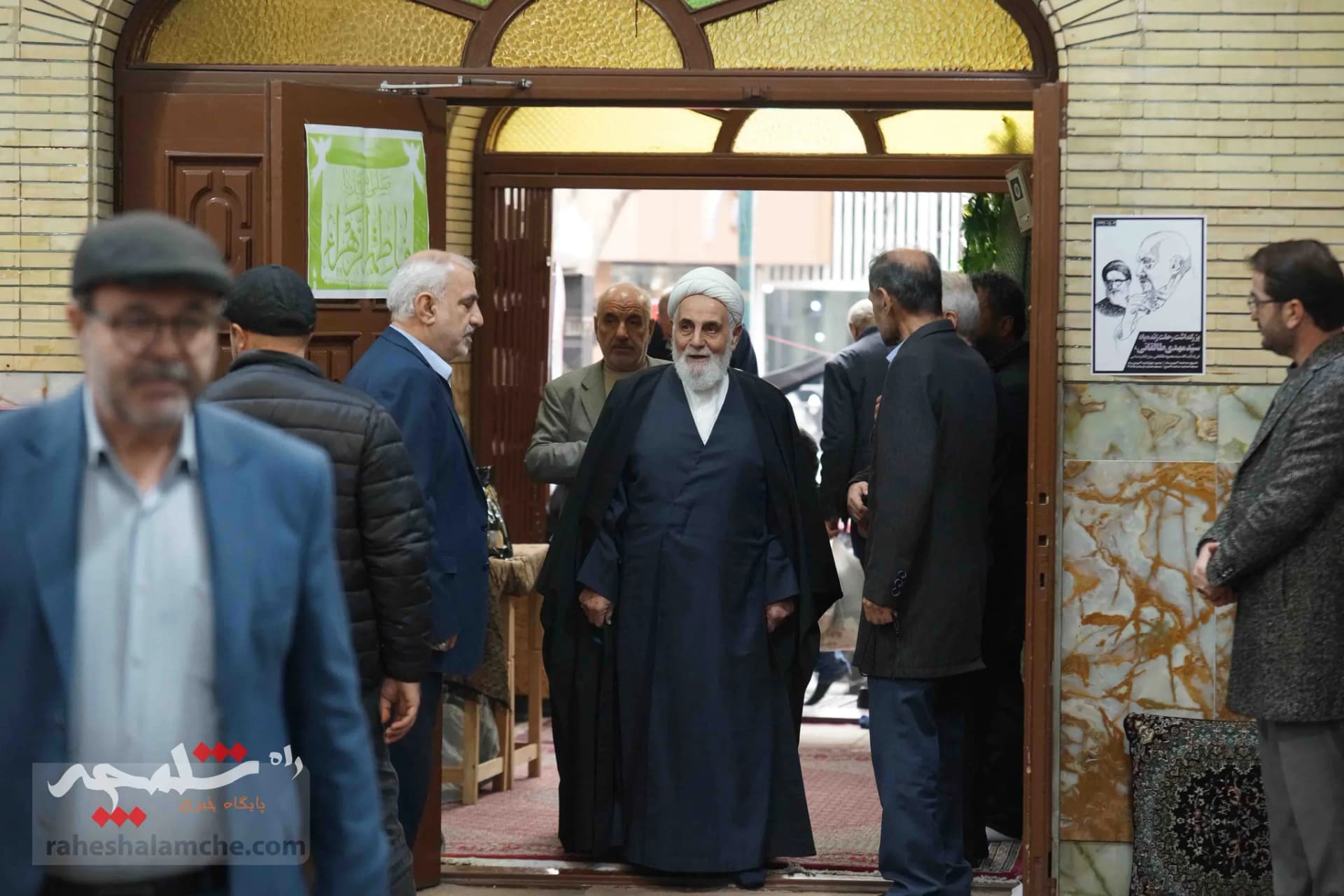 چه کسانی در مراسم ختم مرحوم سیدمهدی طالقانی حضور داشتند؟ +تصاویر — تصویر 29