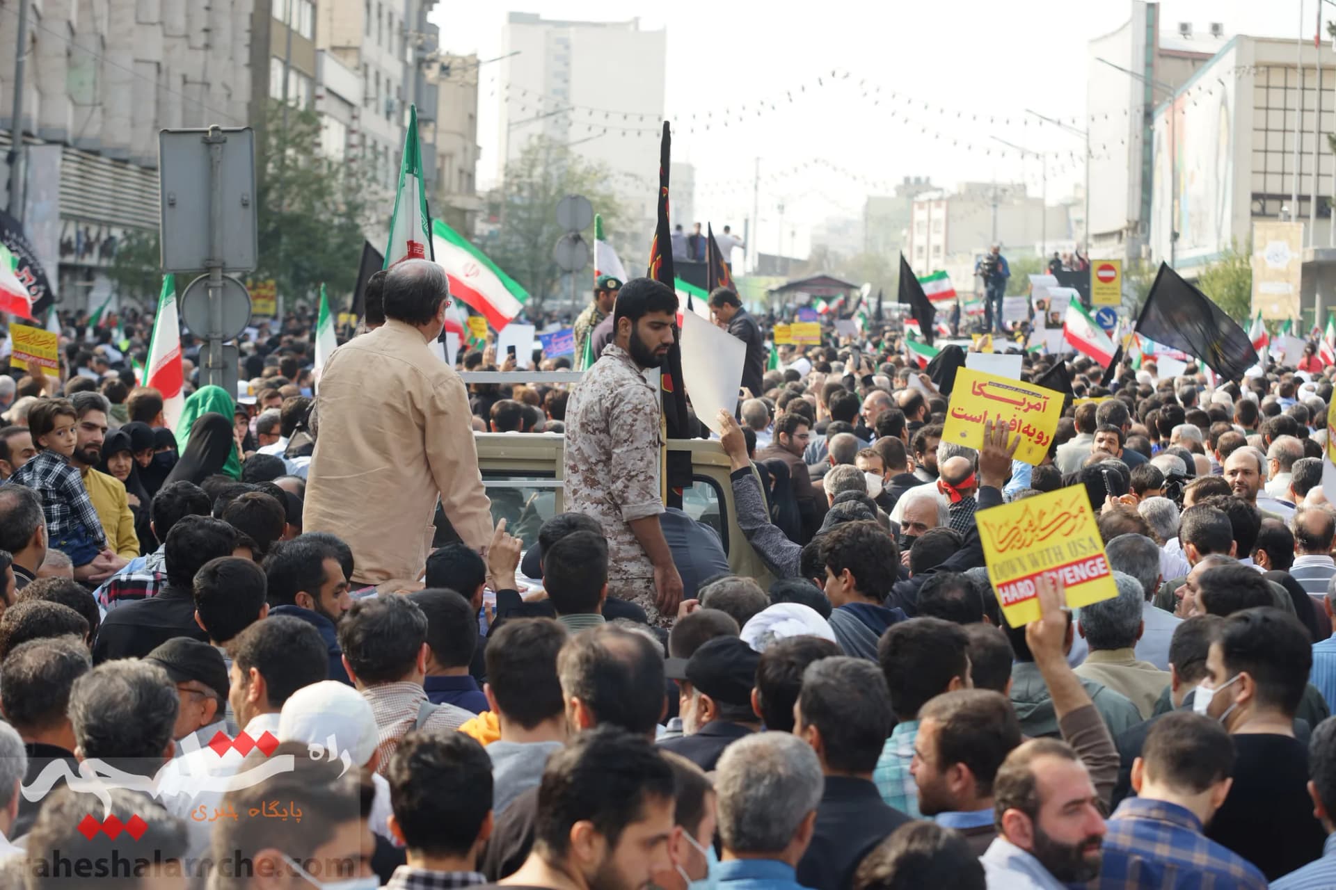 راهپیمایی عظیم تهرانیها با شعار؛ «سپاه انقلابی، انتقام انتقام» +تصاویر — تصویر 20