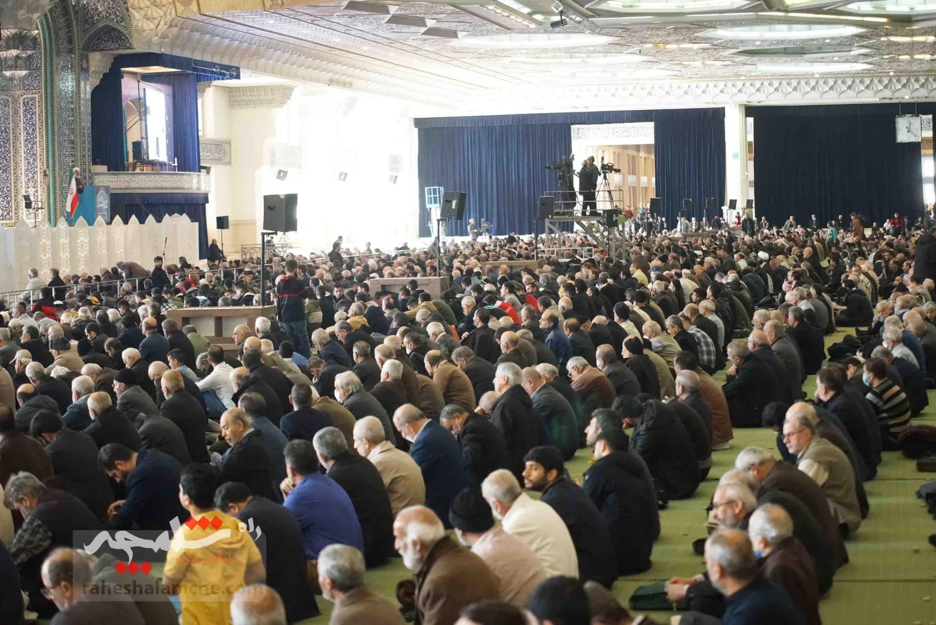 تصاویر نماز جمعه تهران در اولین روز زمستان 1402 — تصویر 18