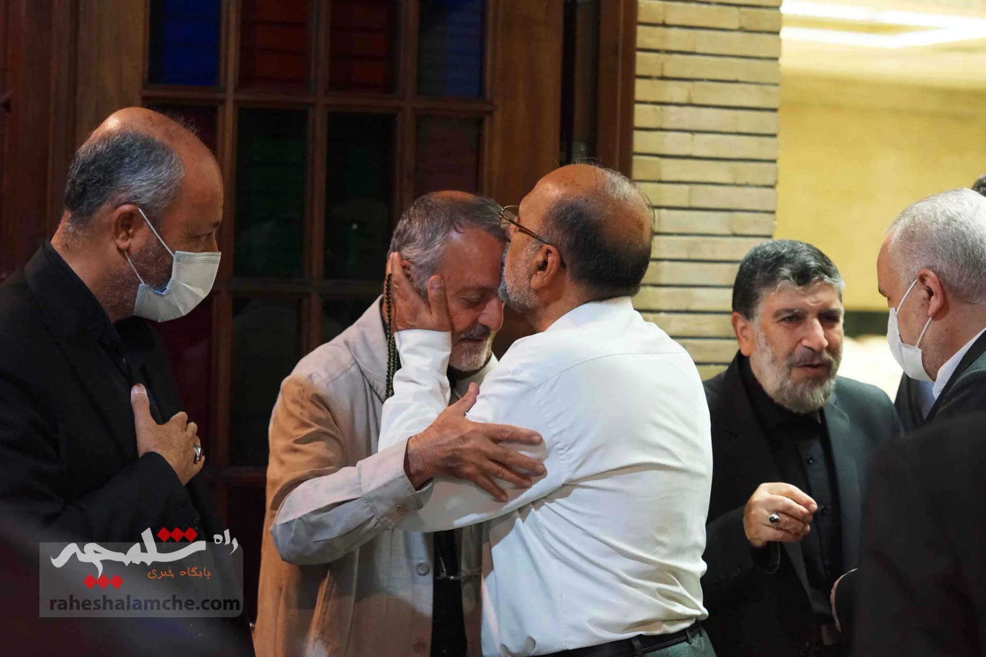 همه شخصیتهایی که در مراسم ختم مادر زریبافان شرکت کرده بودند +تصاویر — تصویر 102