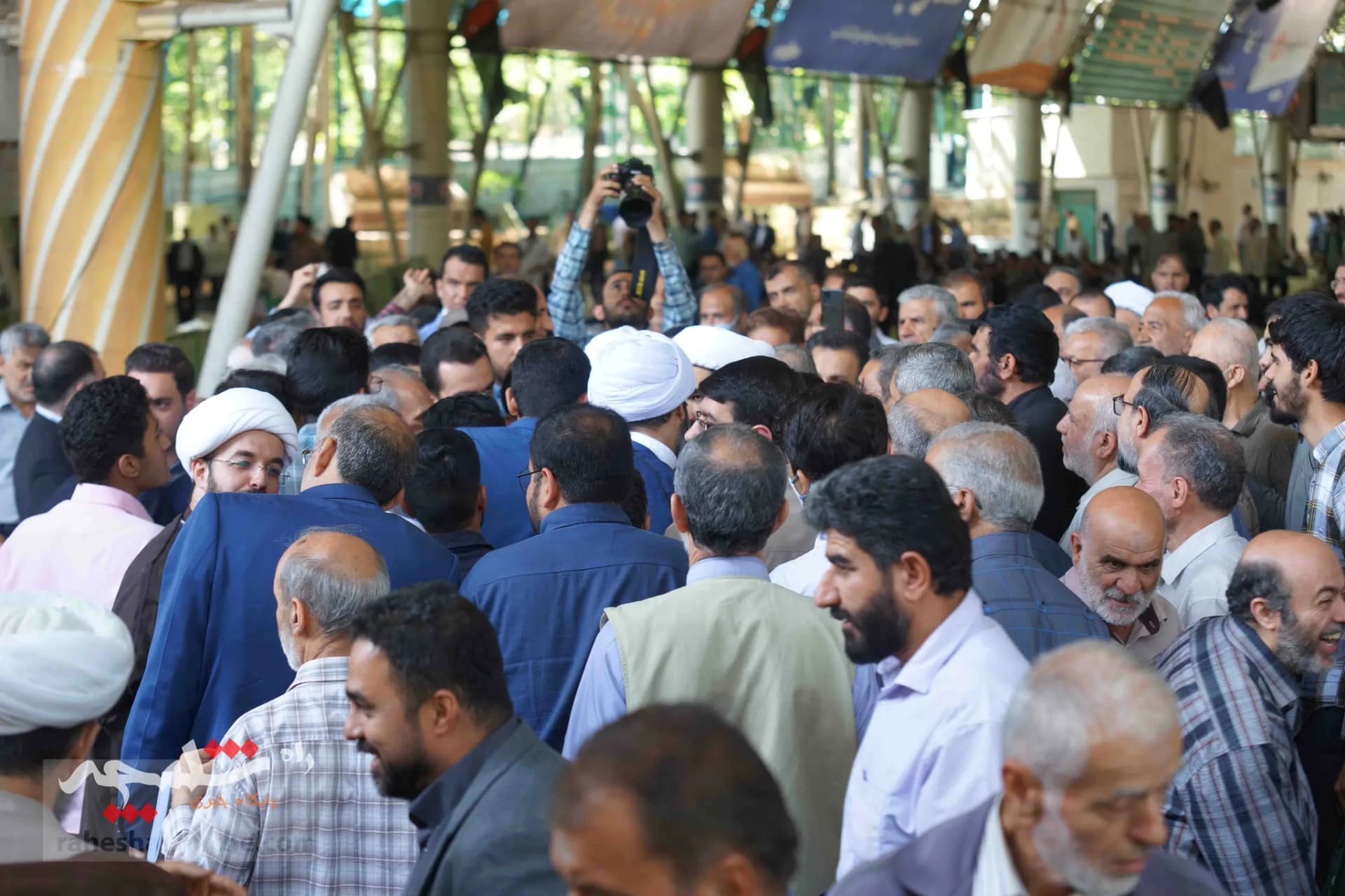 دیدار چهره به چهره امام جمعه موقت تهران با مردم +تصاویر — تصویر 9