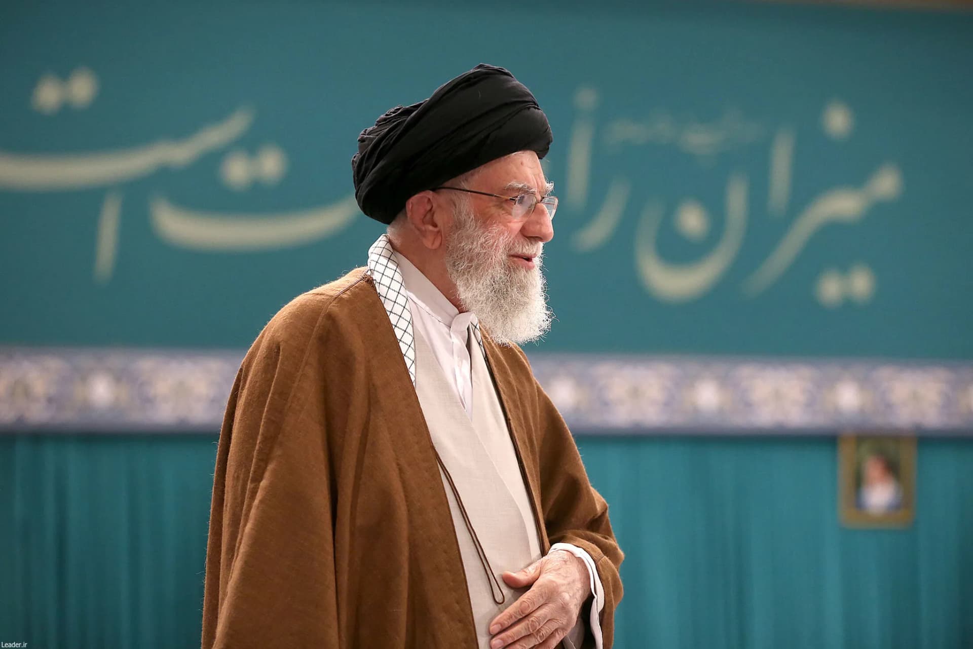 حضور رهبر انقلاب در مرحله دوم انتخابات مجلس شورای اسلامی +تصاویر — تصویر 33