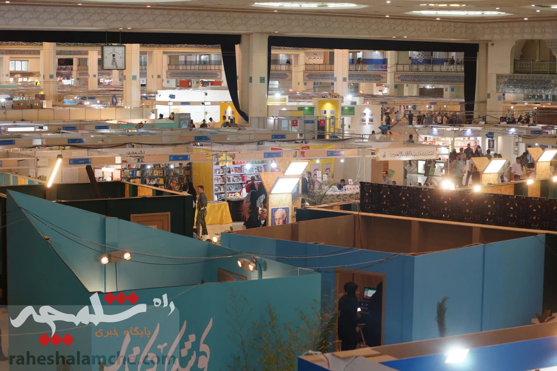 دومین روز نمایشگاه بین‌المللی کتاب برگزار شد +تصاویر — تصویر 5