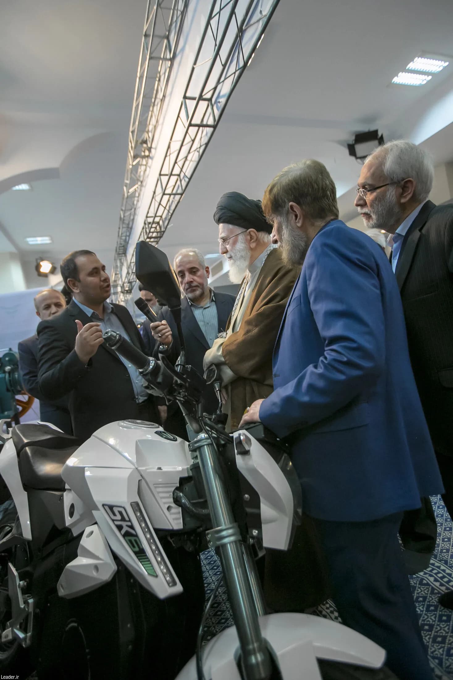 بازدید رهبر انقلاب از نمایشگاه توانمندی‌های تولید داخلی +تصاویر — تصویر 7