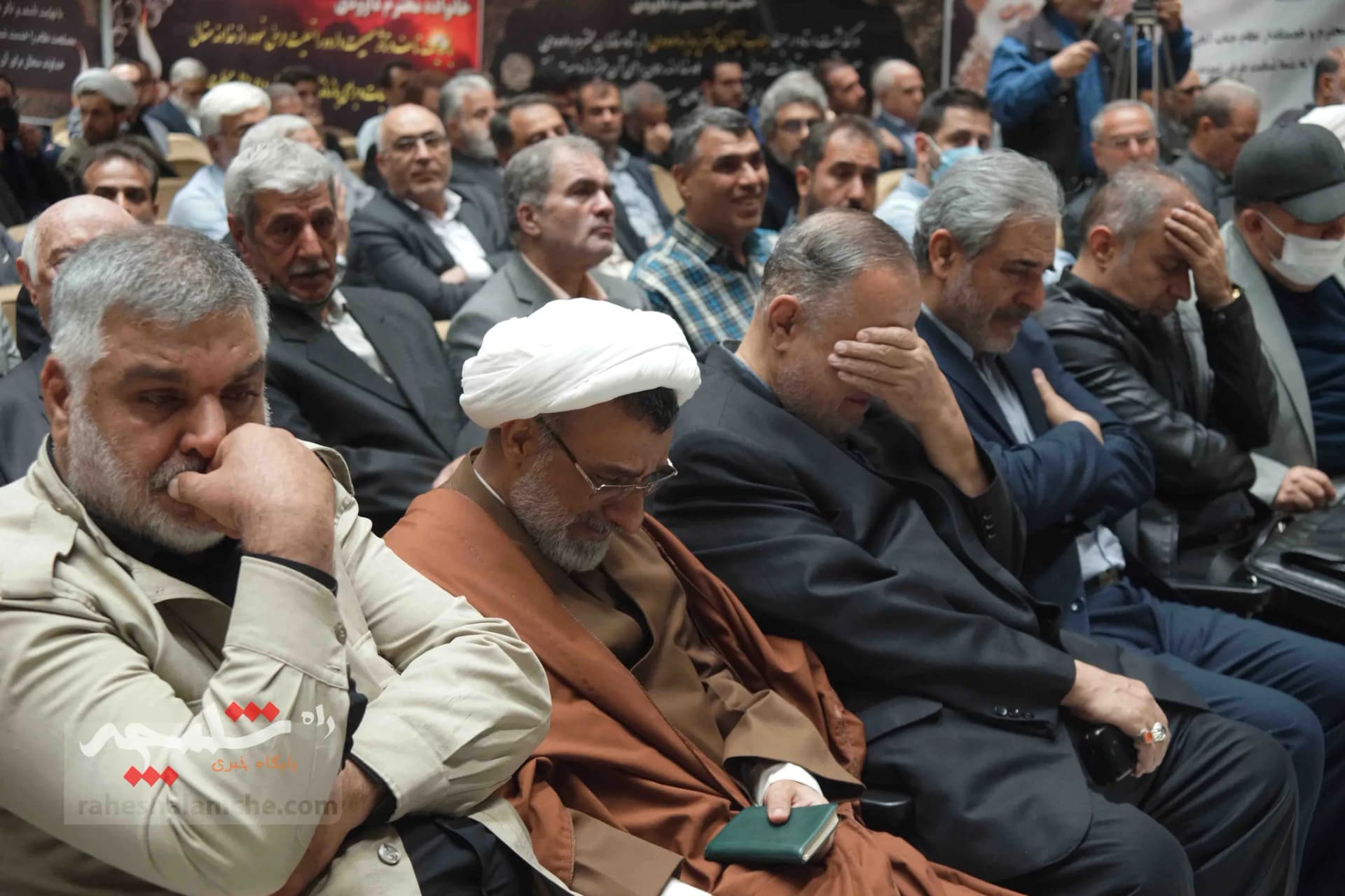 چرا احمدی‌نژاد در مراسم ختم مرحوم پرویز داودی حضور نداشت؟ +تصاویر — تصویر 58