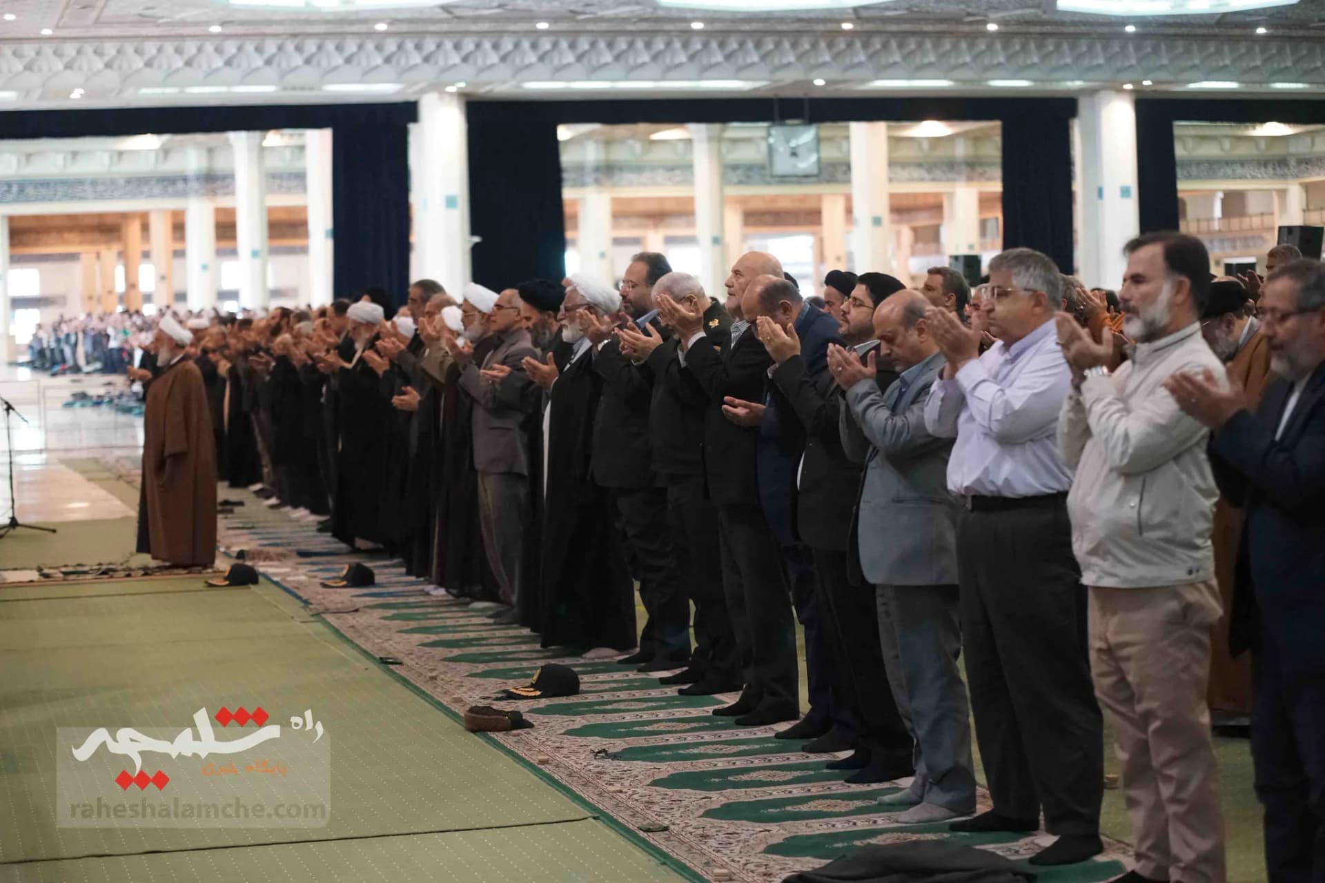 تصاویر نماز جمعه تهران در اولین روز زمستان 1402 — تصویر 47