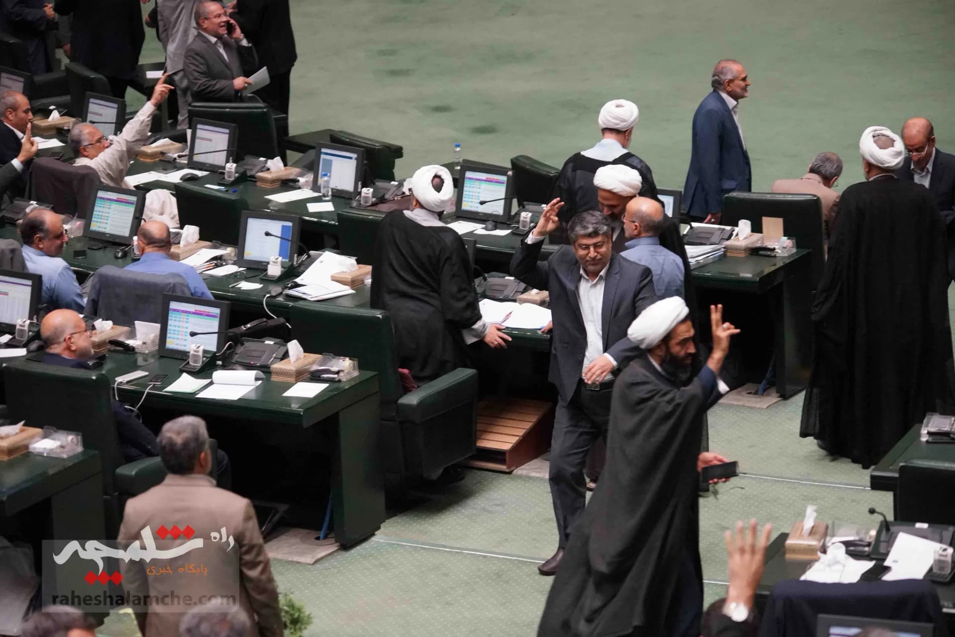 نشست علنی ۲۵ تیرماه مجلس شورای اسلامی برگزار شد +تصاویر — تصویر 8