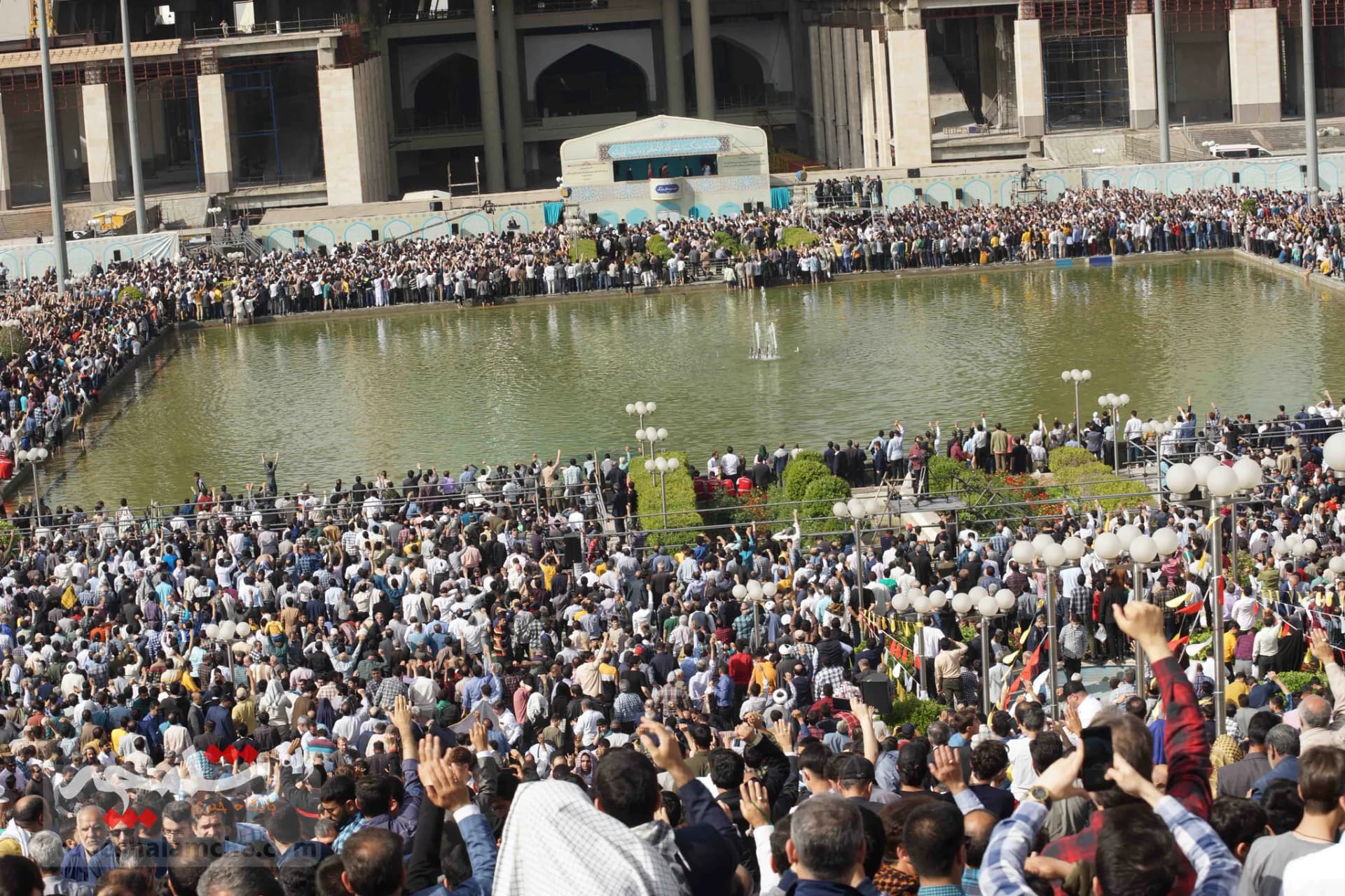 تصاویر اختصاصی راه شلمچه از بزرگترین نماز عید فطر در مصلی تهران — تصویر 58