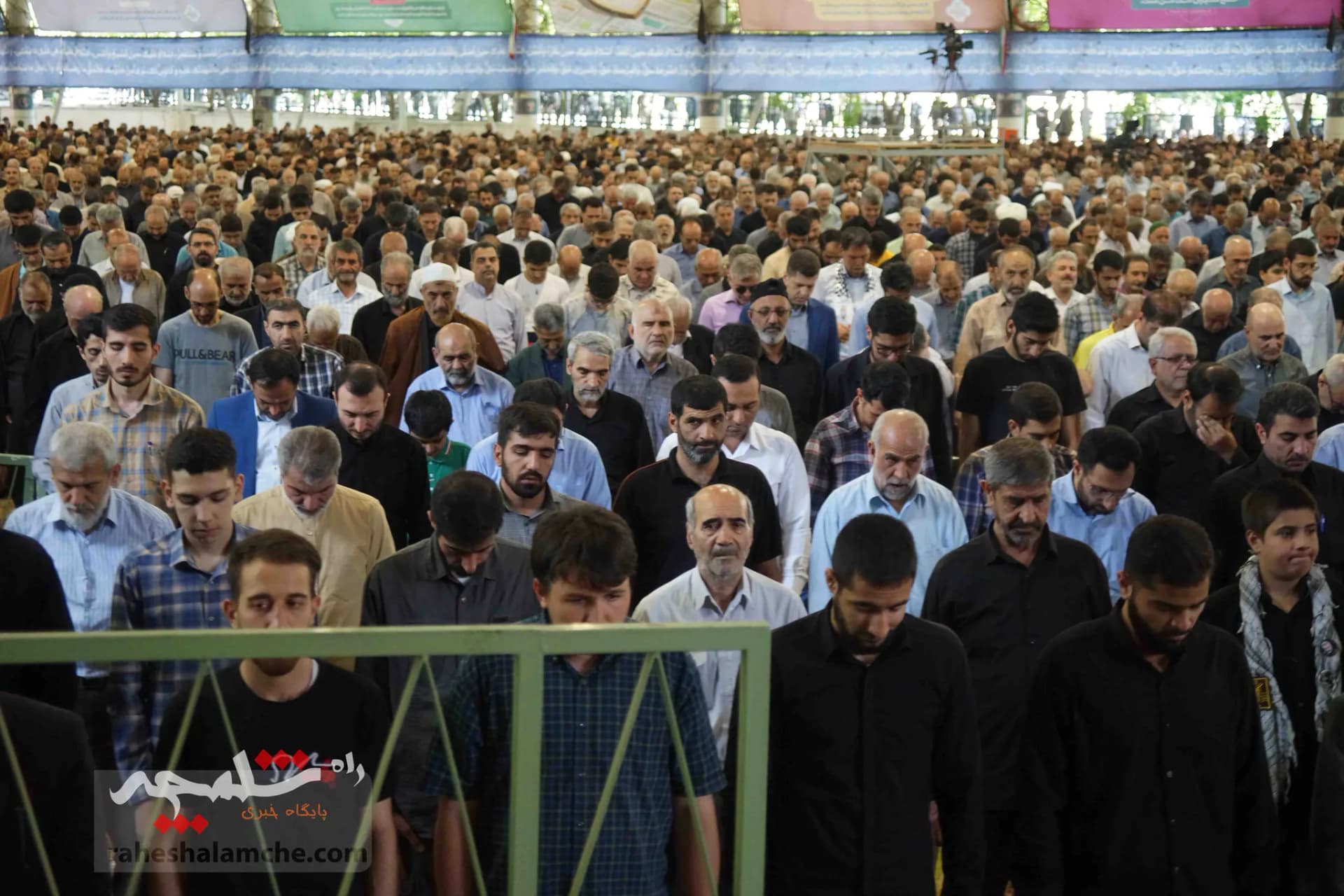 نماز جمعه این هفته تهران به امامت صدیقی برگزار شد +تصاویر — تصویر 50