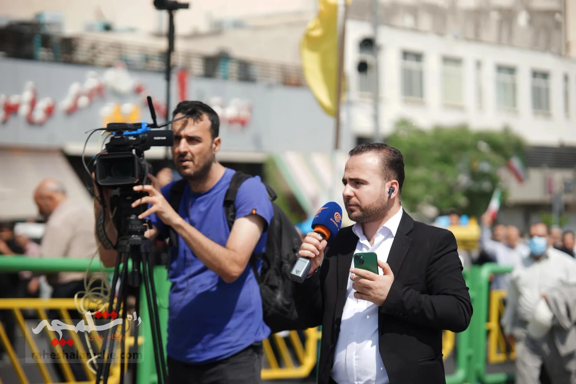 تقدیر نمازگزاران تهرانی از اجرای عملیات «وعده صادق» +تصاویر — تصویر 23