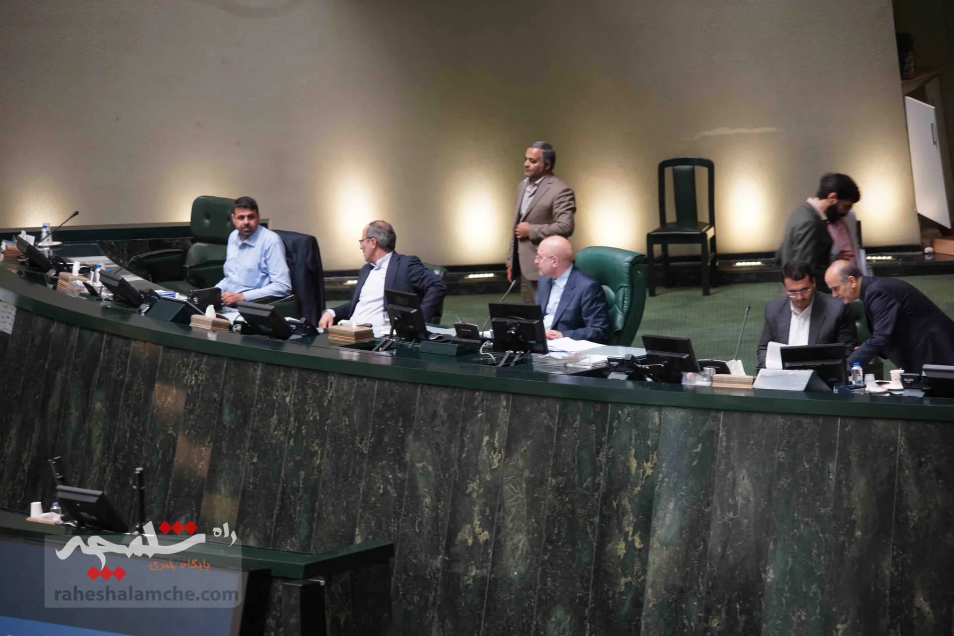 گزارش تصویری چهارمین روز از تابستان 1402 در صحن علنی مجلس — تصویر 35