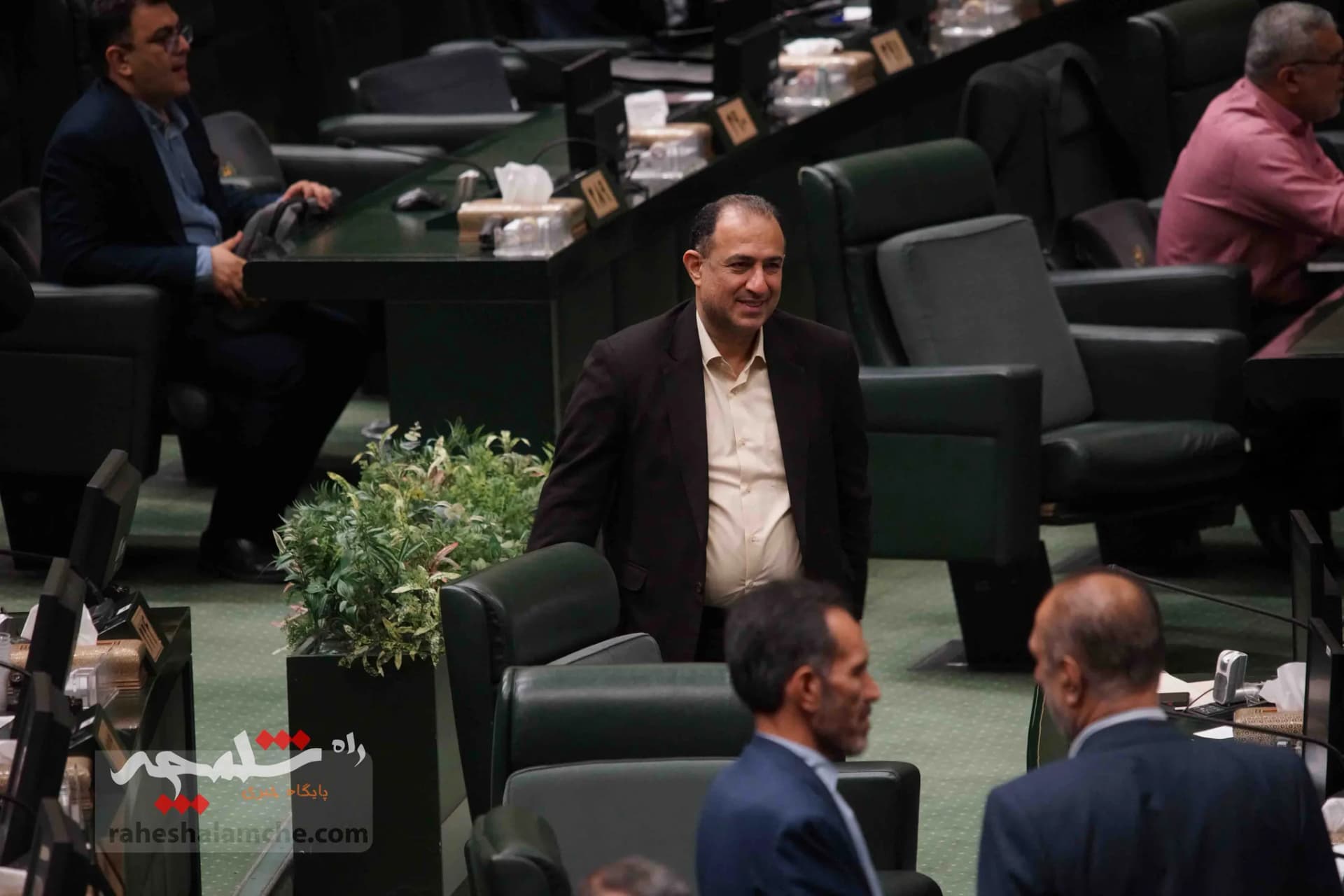 پزشکیان با حضور در خانه ملت، لایحه بودجه 1404 را تقدیم مجلس کرد +تصاویر — تصویر 42