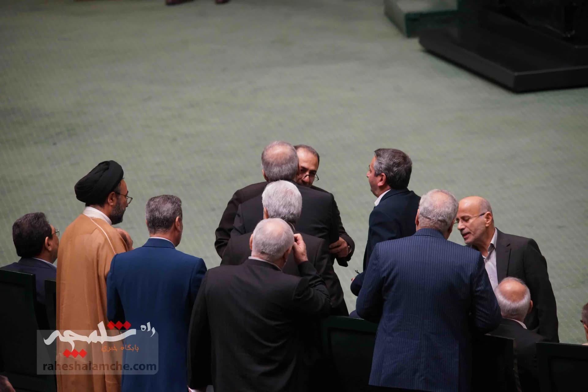 پزشکیان با حضور در خانه ملت، لایحه بودجه 1404 را تقدیم مجلس کرد +تصاویر — تصویر 8