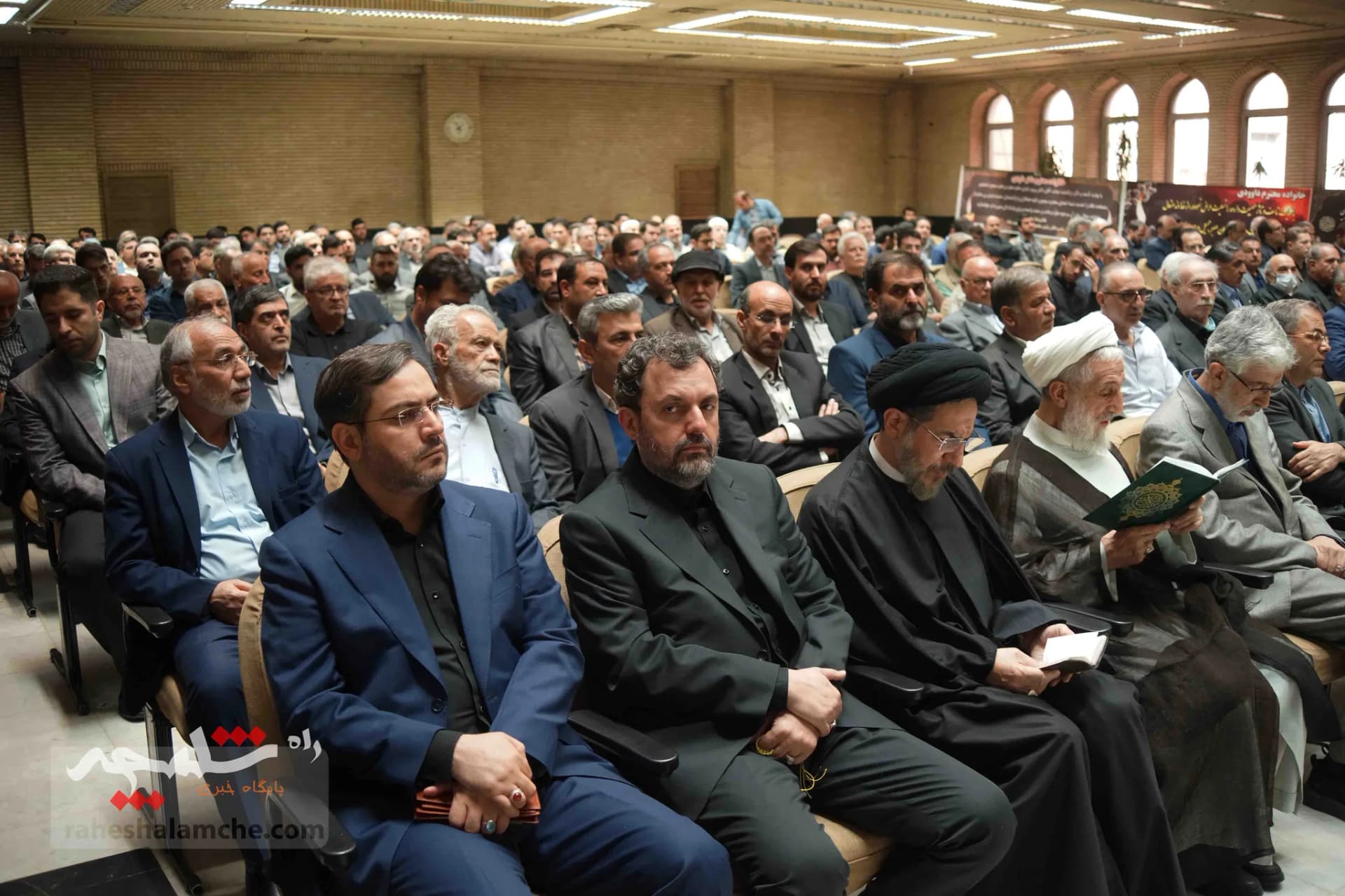 چرا احمدی‌نژاد در مراسم ختم مرحوم پرویز داودی حضور نداشت؟ +تصاویر — تصویر 32