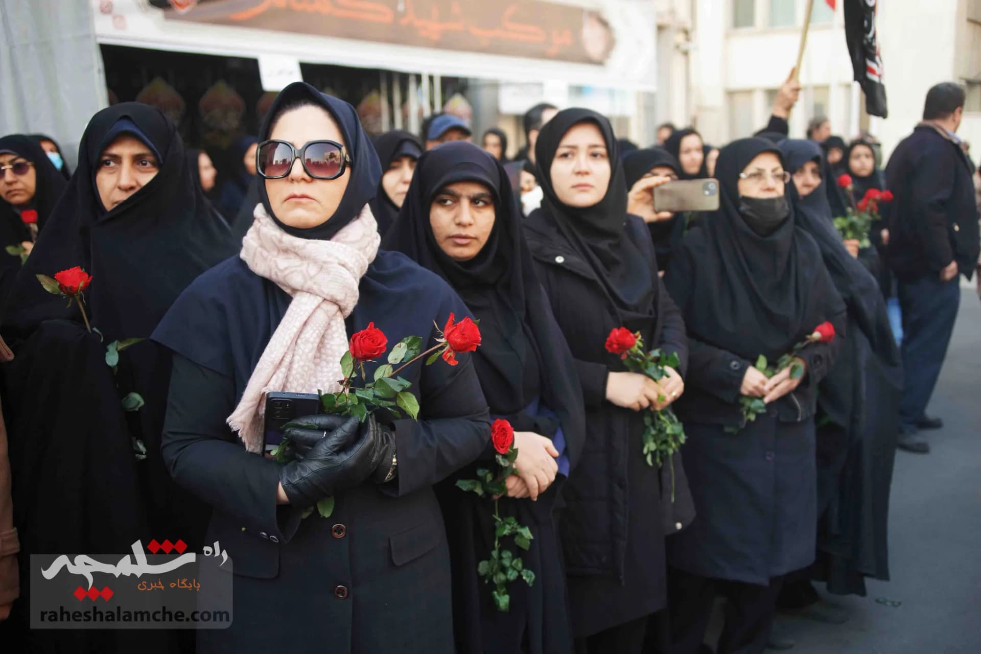 گزارش تصویری تشییع و خاکسپاری شهید گمنام در وزارت فرهنگ و ارشاد اسلامی — تصویر 19