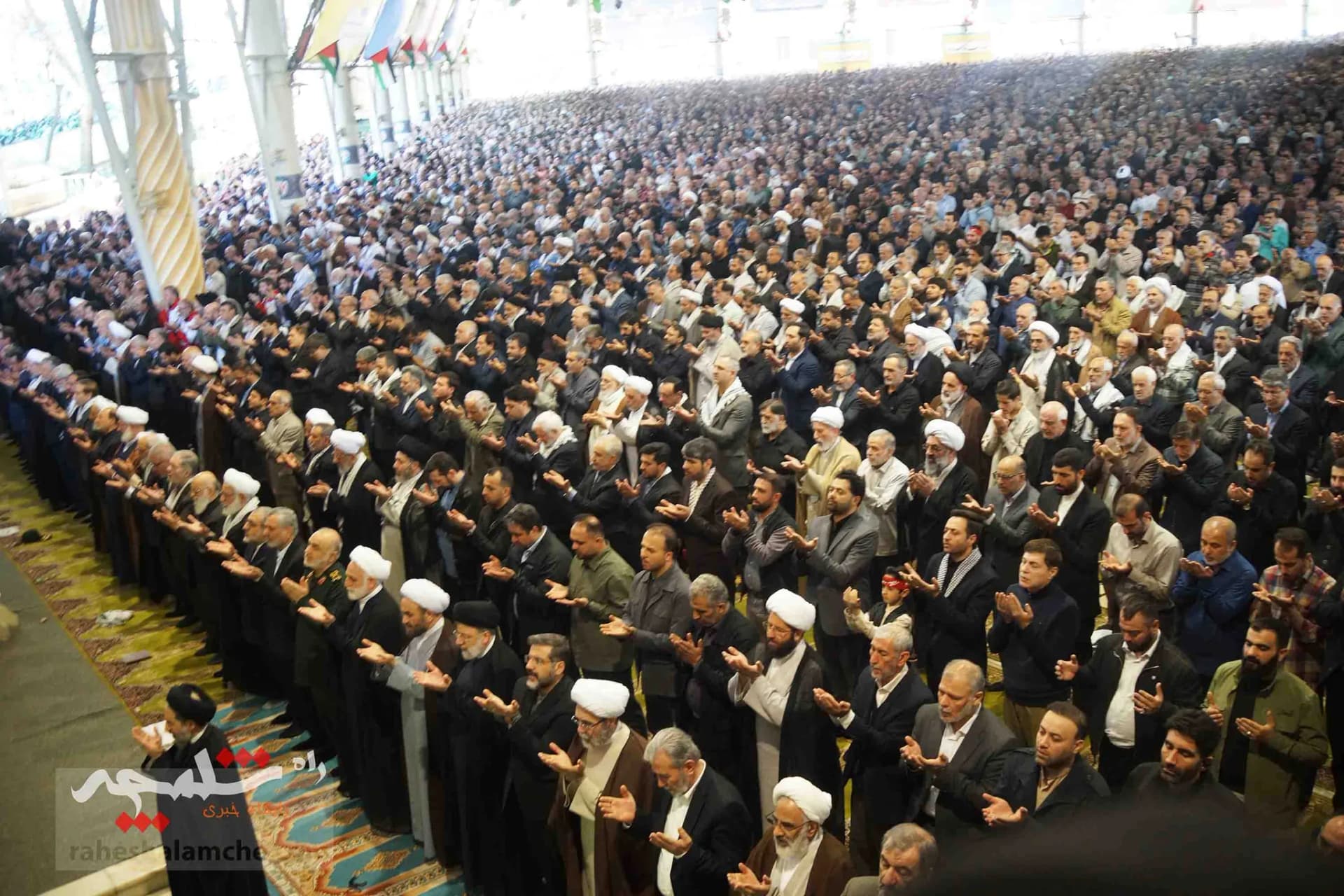 آخرین نمازجمعه ماه مبارک رمضان برگزار شد +تصاویر — تصویر 23