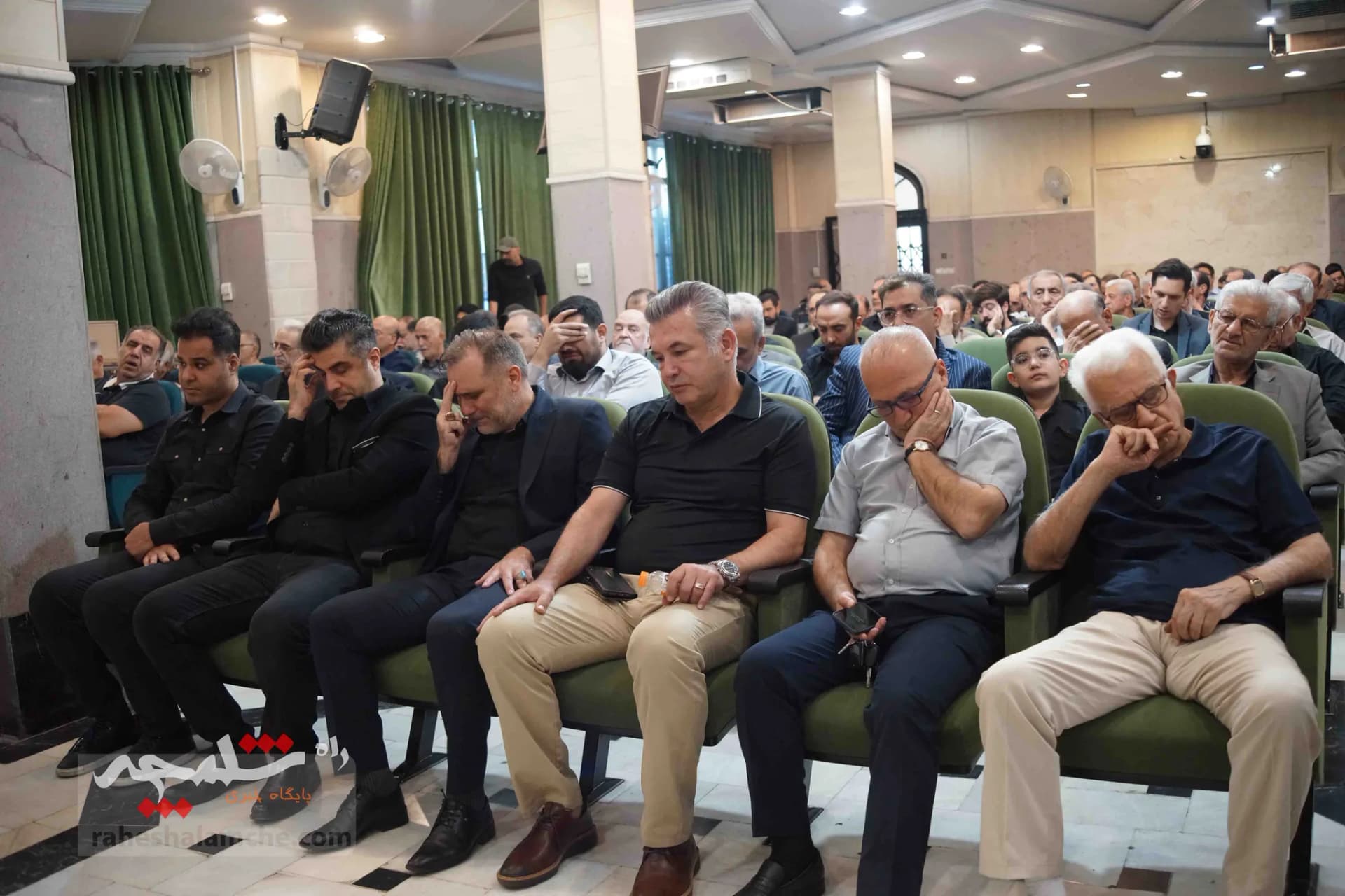 چه کسانی در مراسم ختم «سارا طاووسی» حضور داشتند؟ +تصاویر — تصویر 67