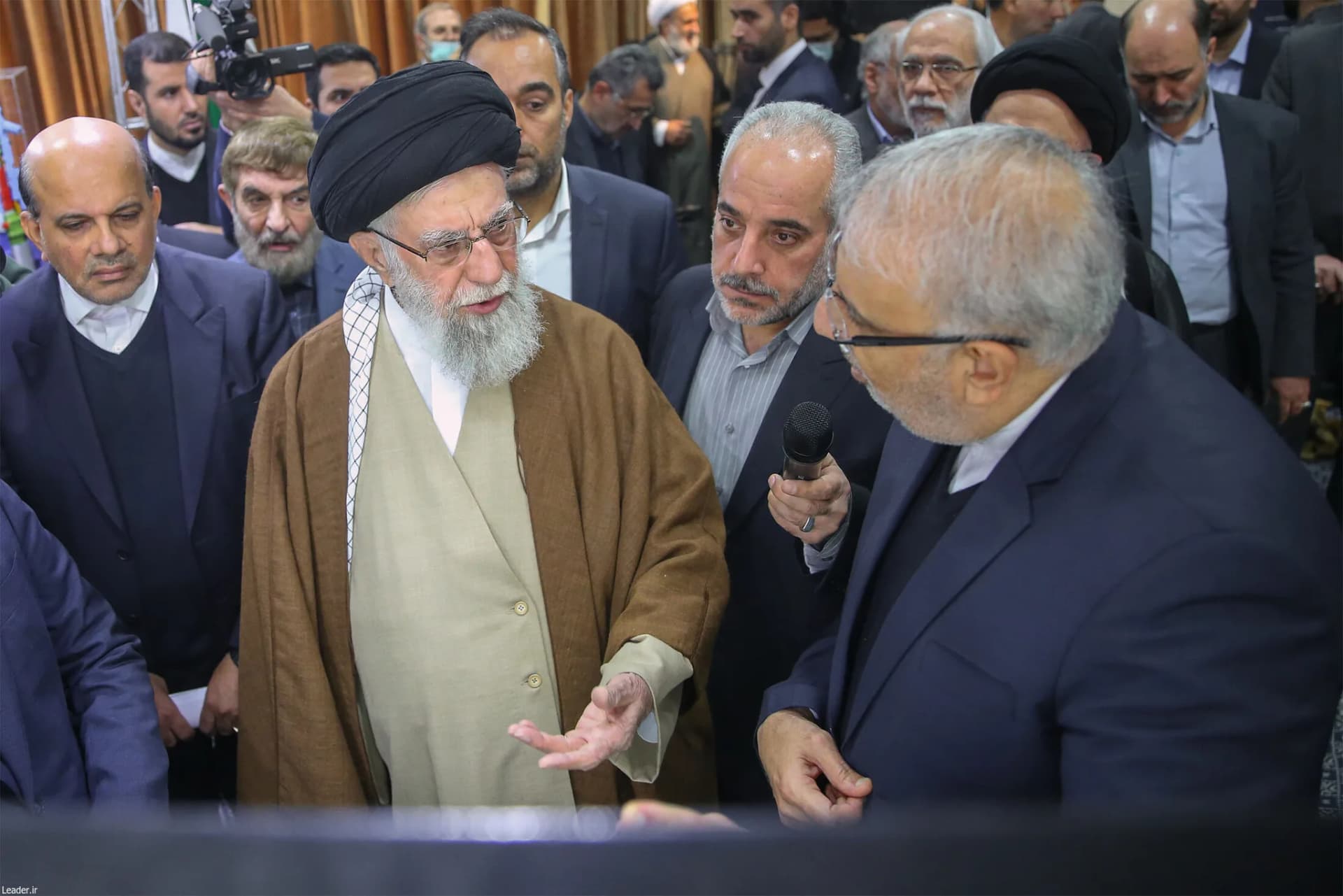 بازدید رهبر انقلاب از نمایشگاه توانمندی‌های تولید داخلی +تصاویر — تصویر 13