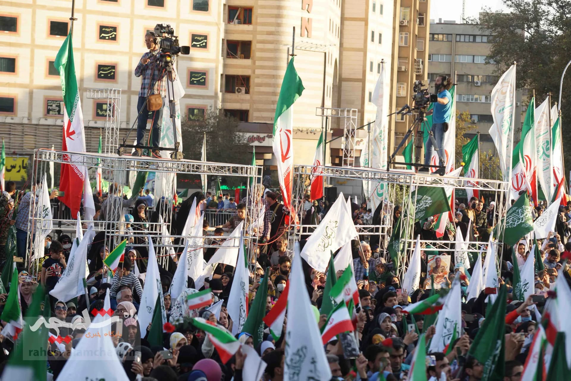 جشن باشکوه مردم تهران +تصاویر — تصویر 23