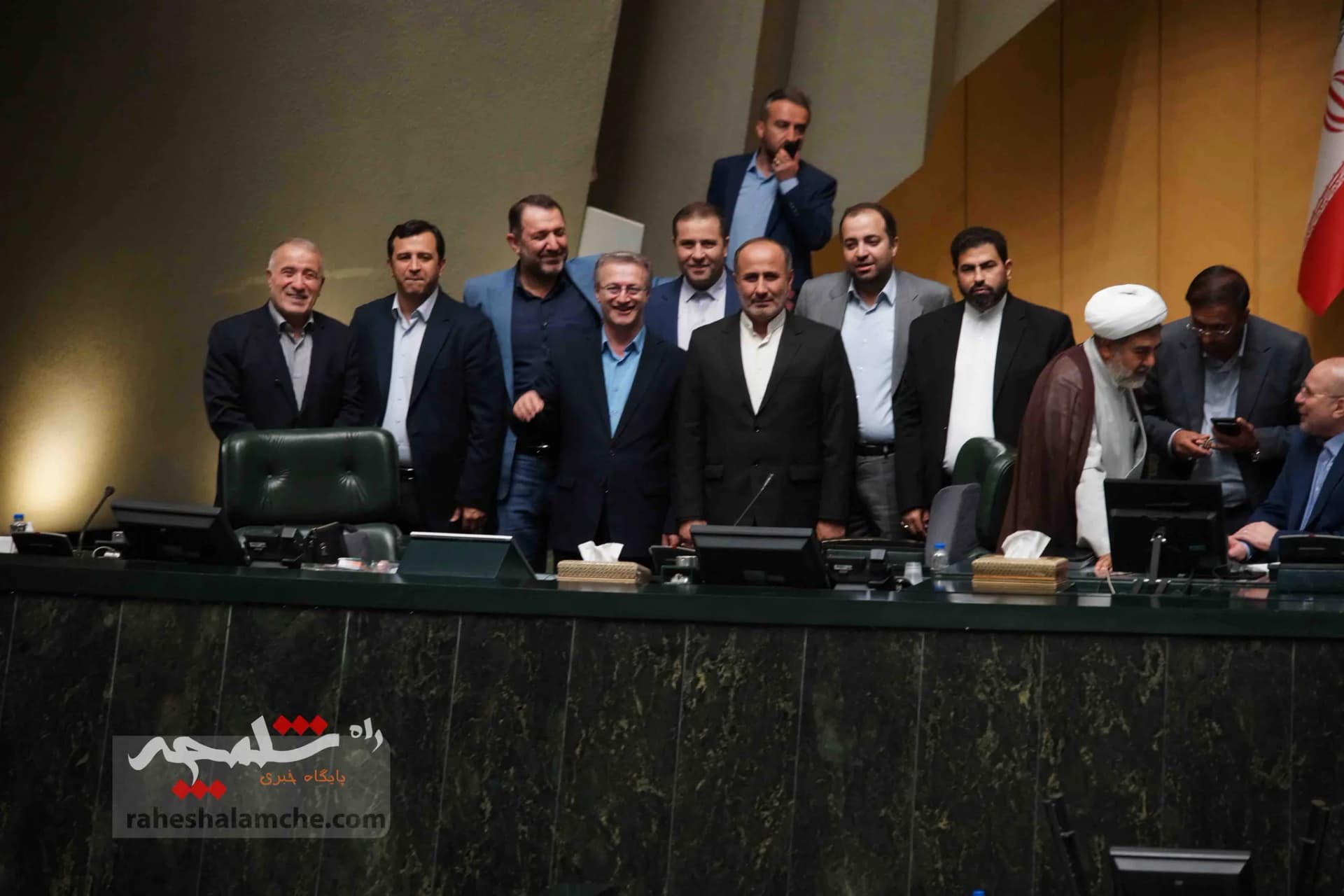 صحن علنی امروز مجلس پس از پاسخ موشکی ایران به اسرائیل +تصاویر — تصویر 38