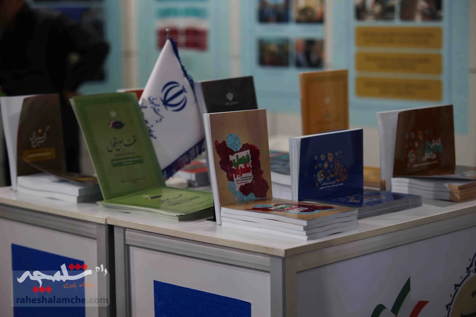 بازدید رئیس دفتر رئیس‌جمهور از غرفه معاونت ریاست جمهوری در امور مجلس +تصاویر — تصویر 4