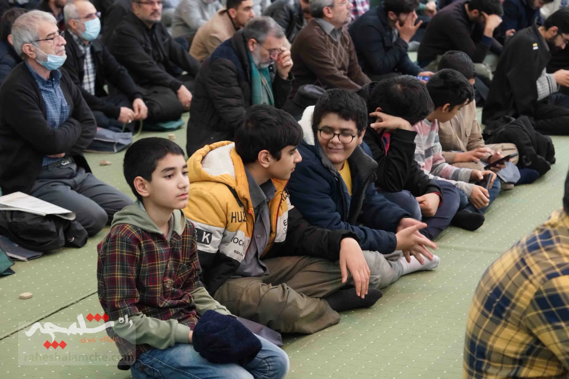 حضور پررنگ جوانان و نوجوانان در نماز جمعه تهران +تصاویر — تصویر 20
