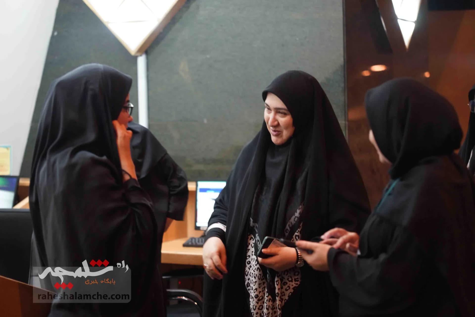 حاشیه متفاوت امروز مجلس شورای اسلامی با خبرنگاران +تصاویر — تصویر 47
