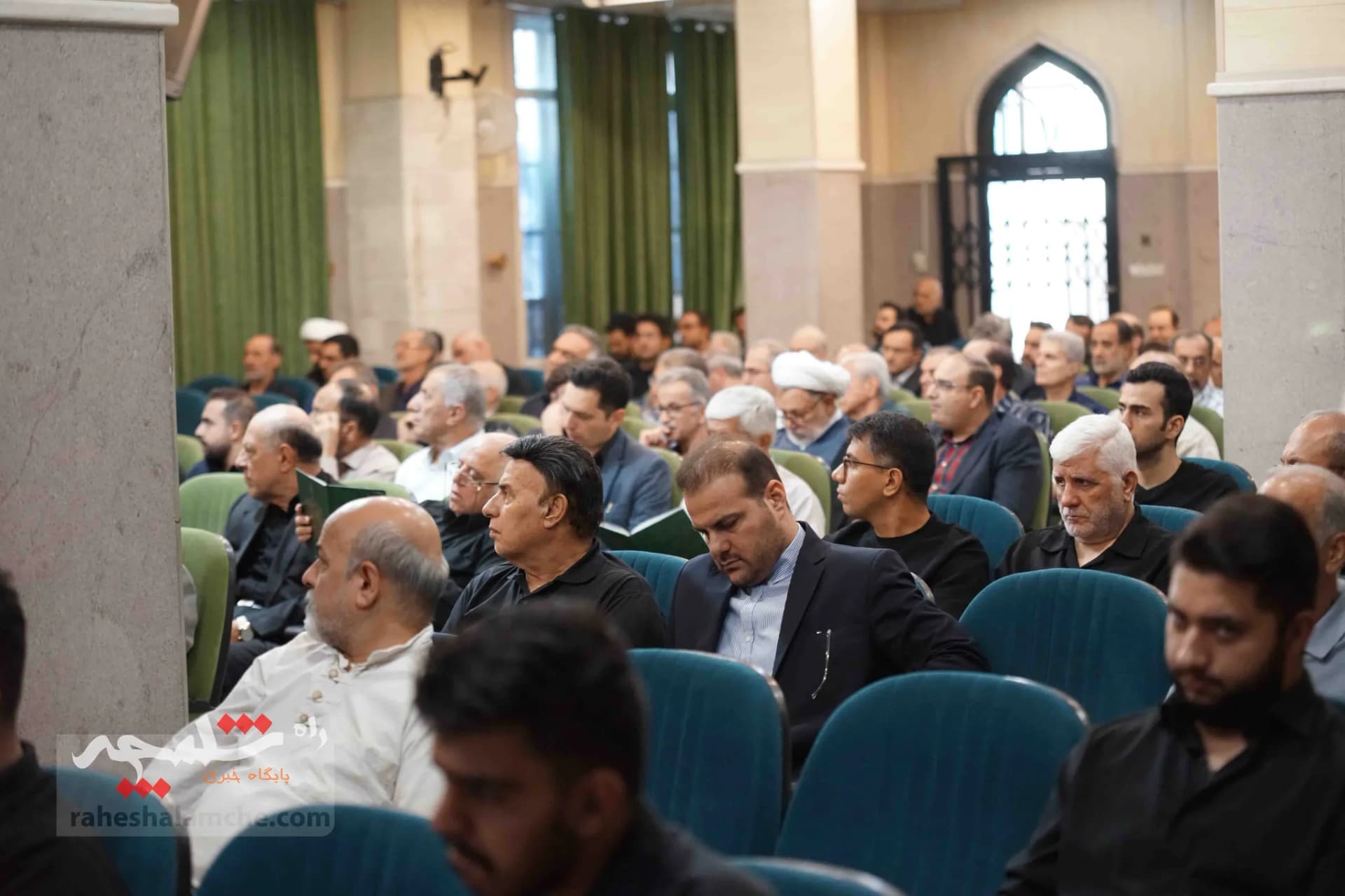 چه کسانی در مراسم ختم «سارا طاووسی» حضور داشتند؟ +تصاویر — تصویر 65