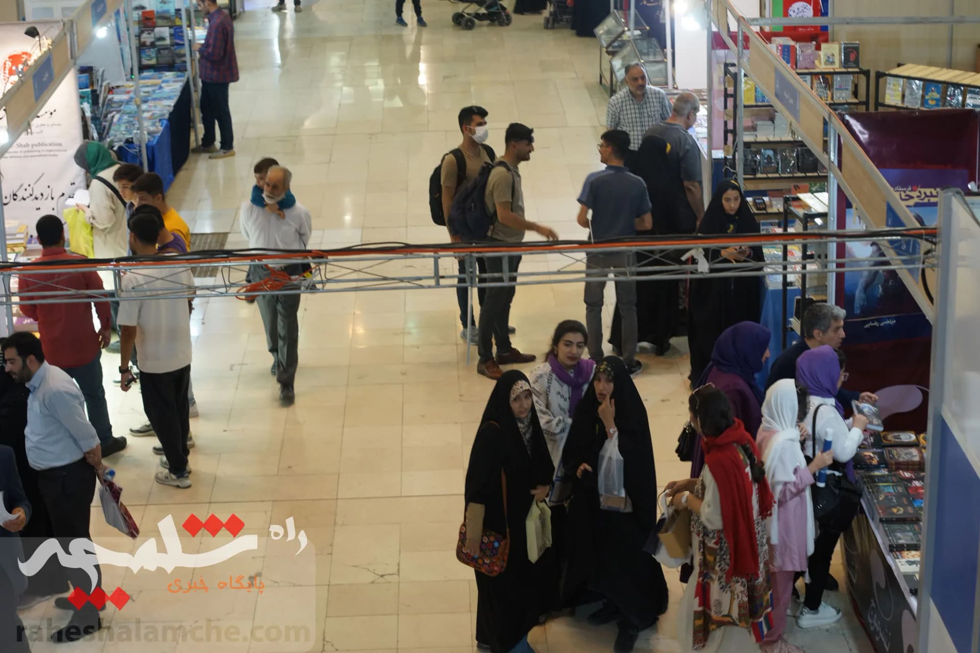 دومین روز نمایشگاه بین‌المللی کتاب برگزار شد +تصاویر — تصویر 7