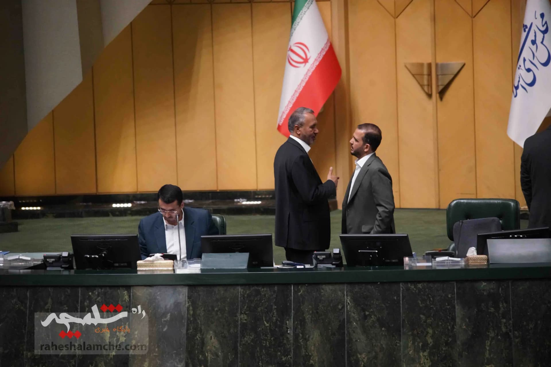 پزشکیان با حضور در خانه ملت، لایحه بودجه 1404 را تقدیم مجلس کرد +تصاویر — تصویر 7