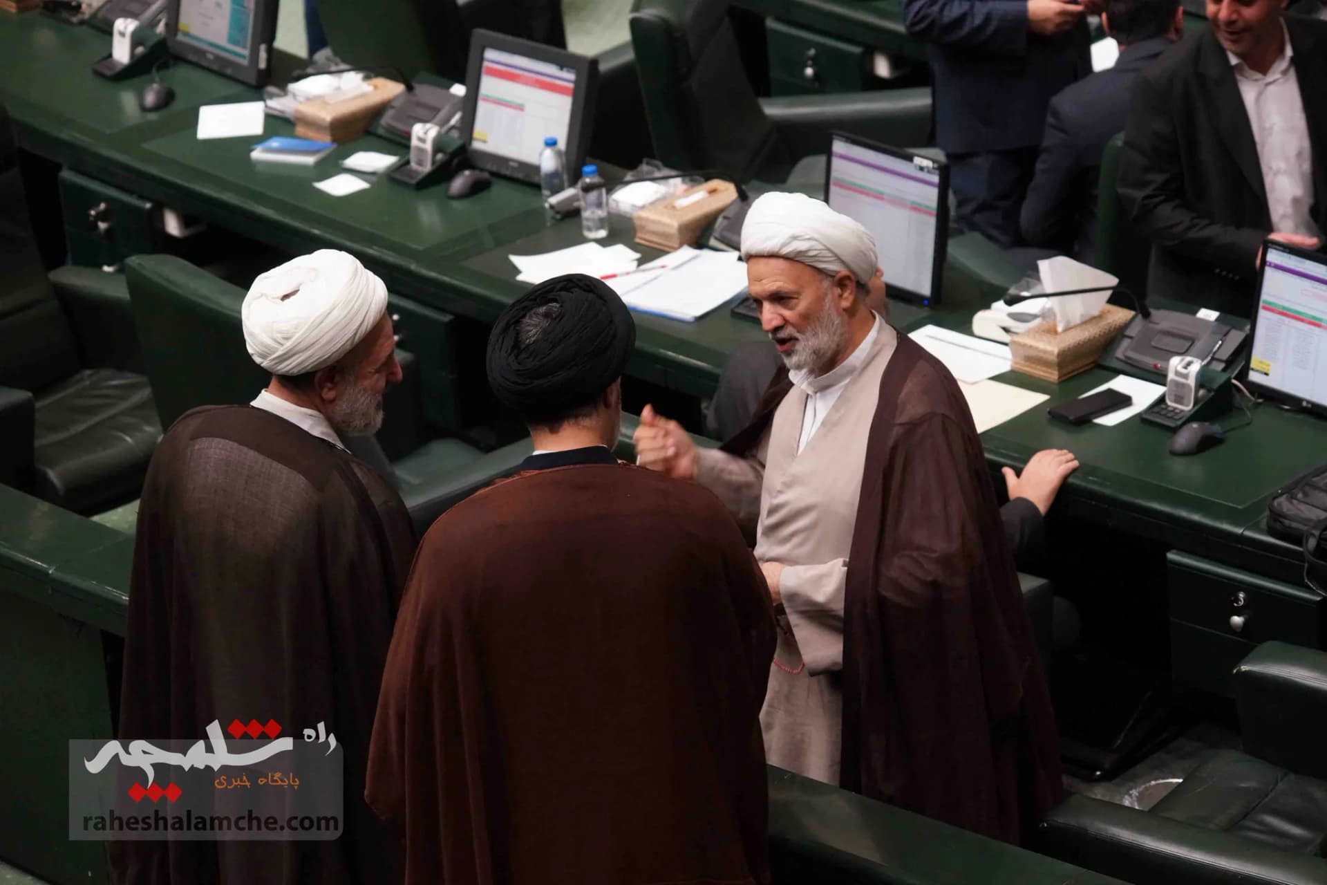 پزشکیان با حضور در خانه ملت، لایحه بودجه 1404 را تقدیم مجلس کرد +تصاویر — تصویر 55