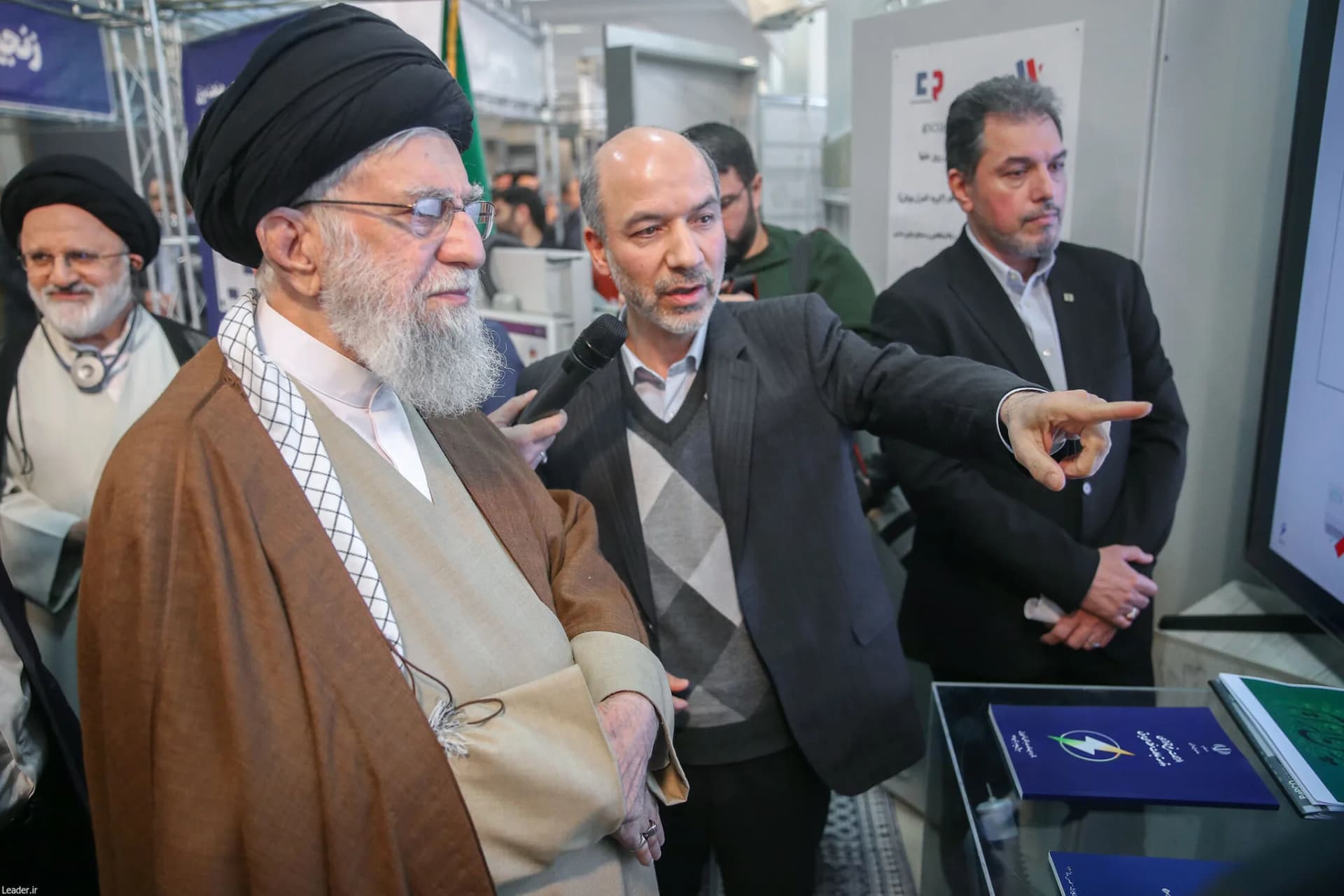 بازدید رهبر انقلاب از نمایشگاه توانمندی‌های تولید داخلی +تصاویر — تصویر 2